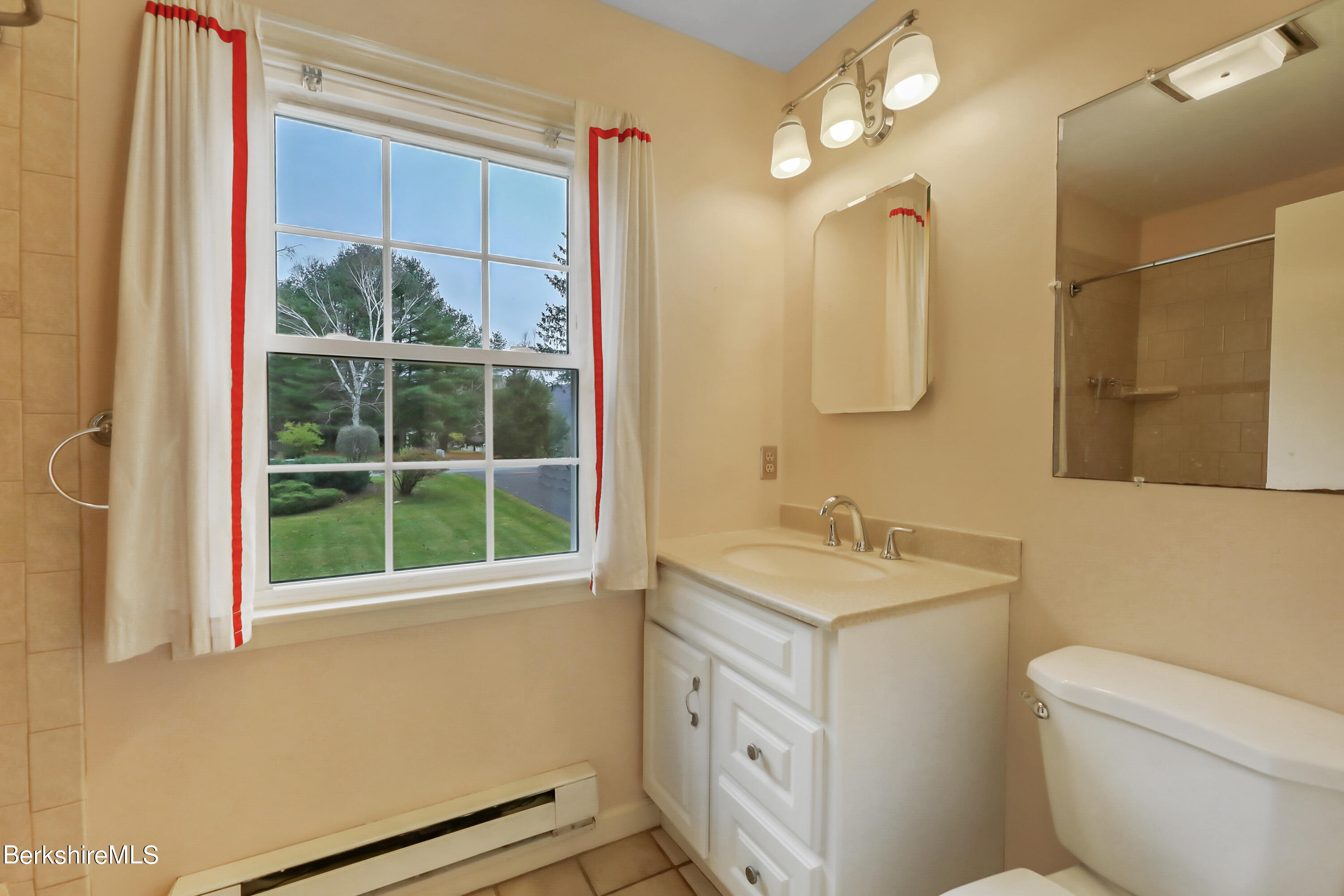 31 Pinecrest Dr