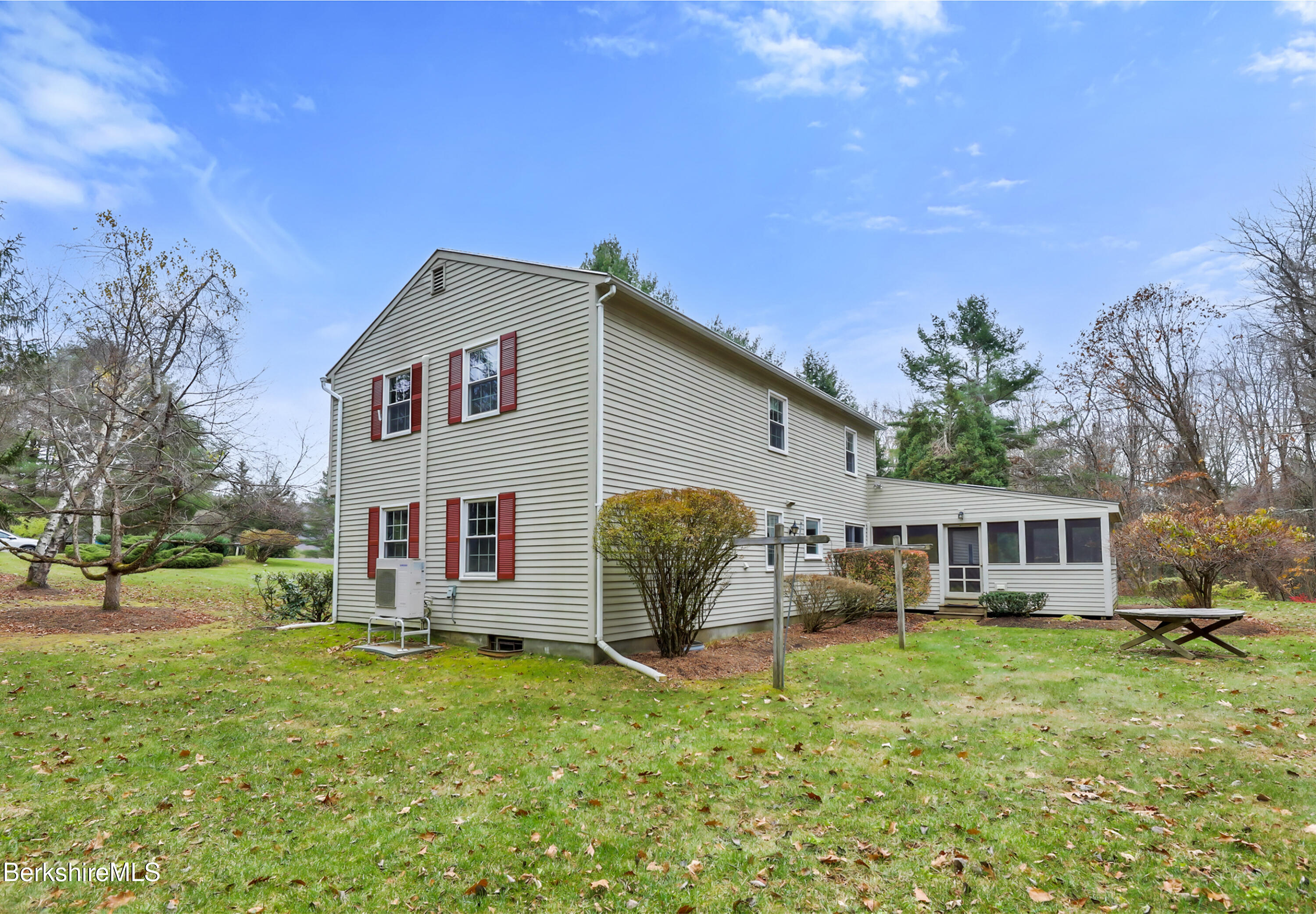 31 Pinecrest Dr