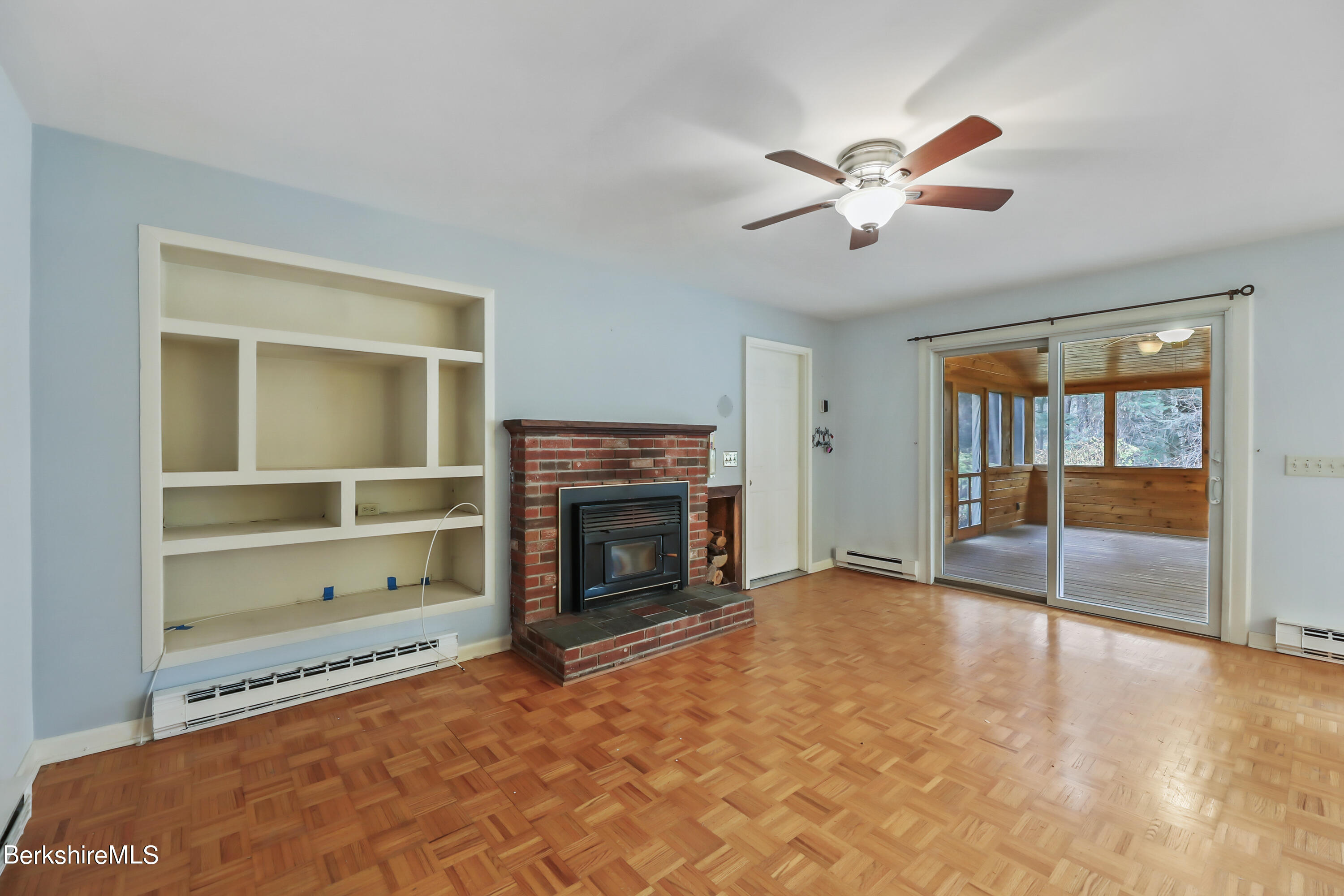31 Pinecrest Dr