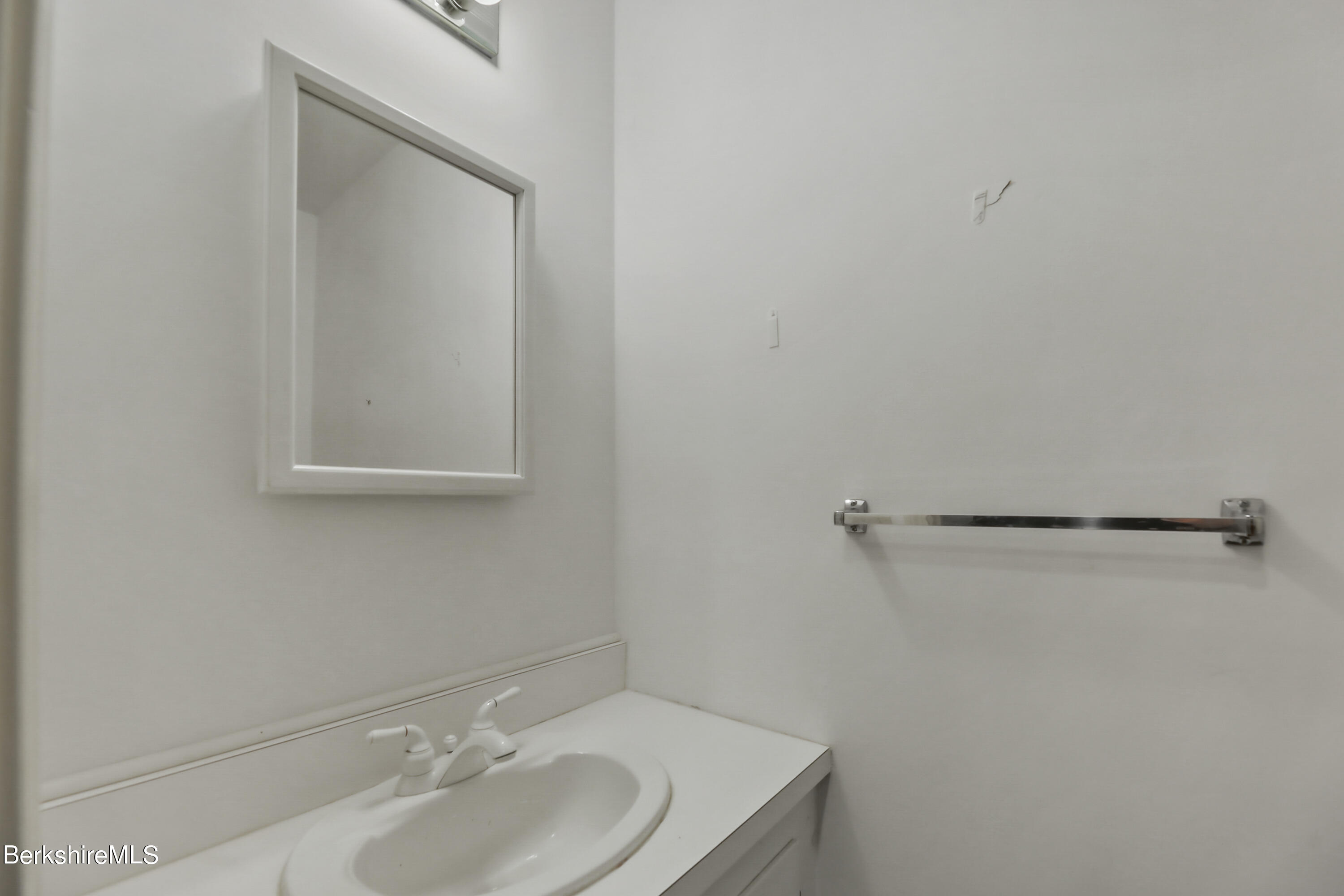 31 Pinecrest Dr