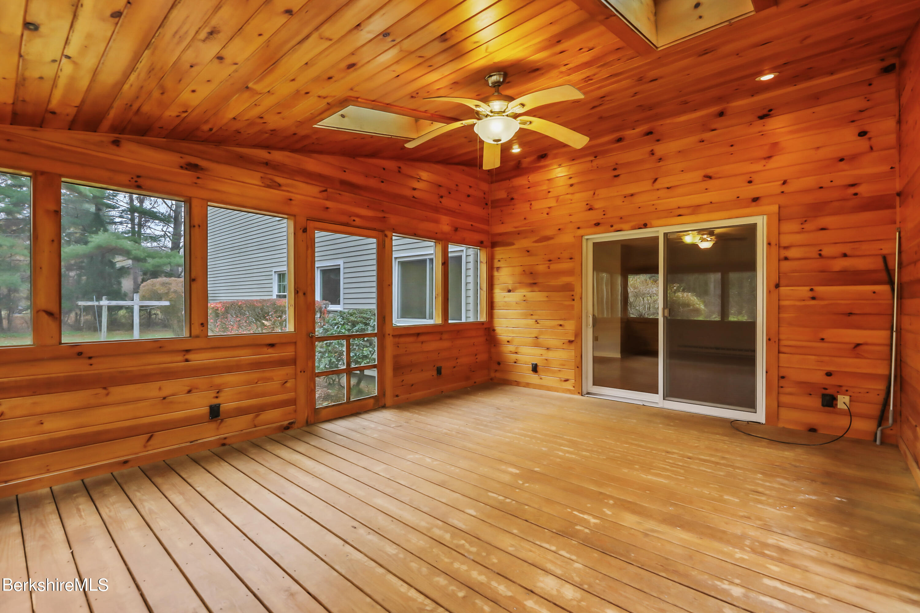 31 Pinecrest Dr