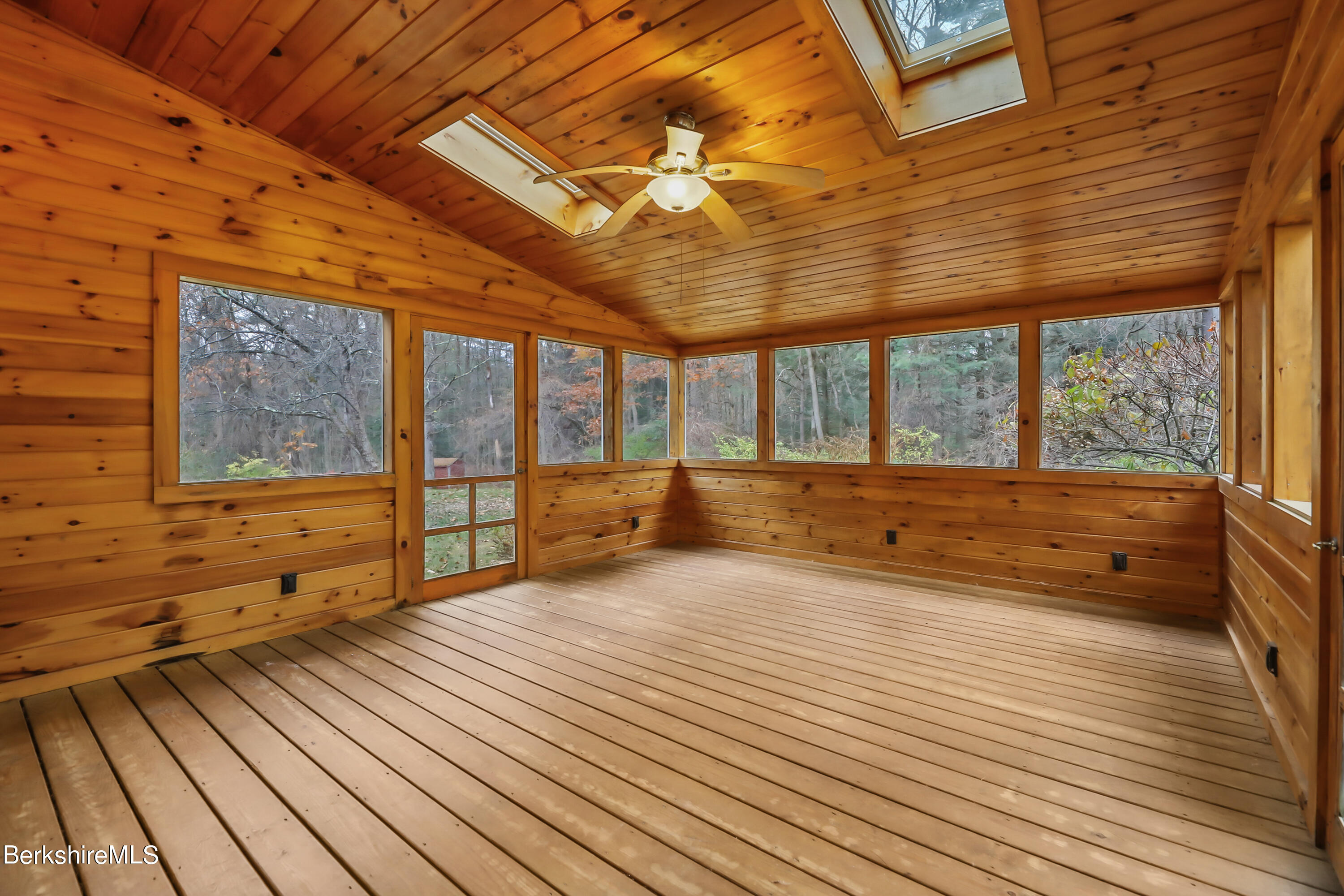 31 Pinecrest Dr