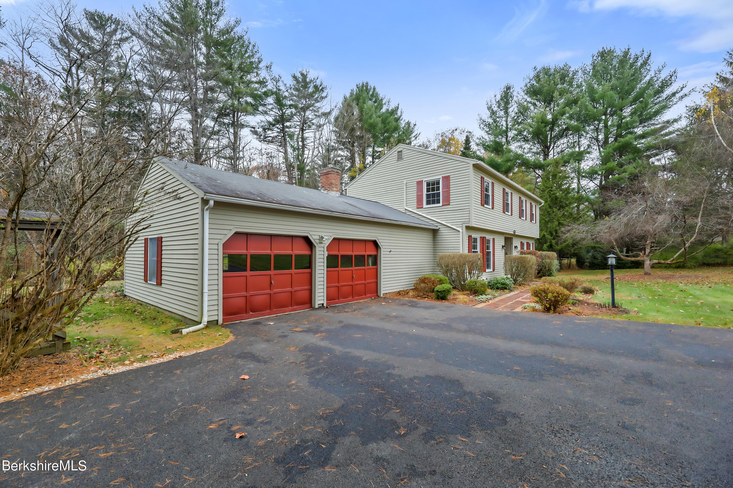 31 Pinecrest Dr