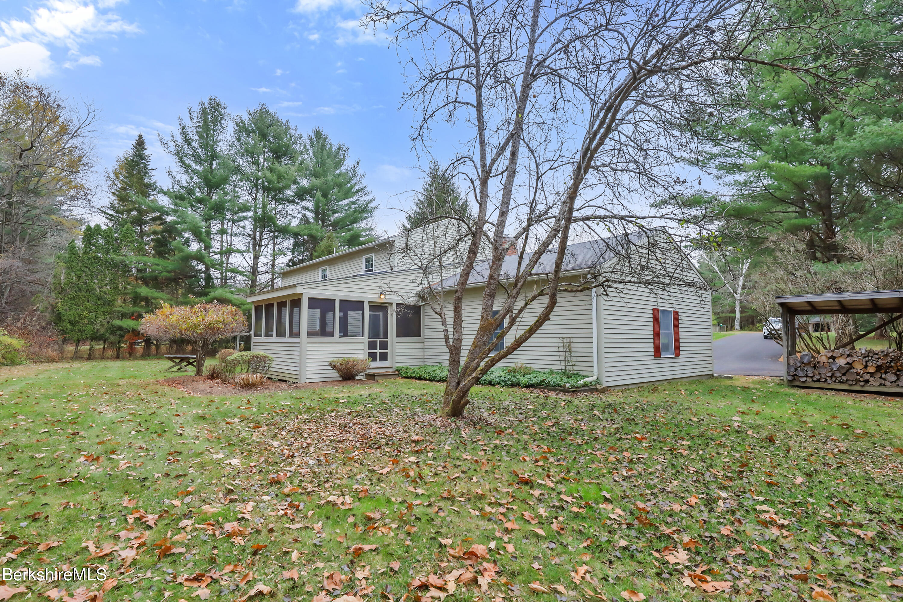 31 Pinecrest Dr