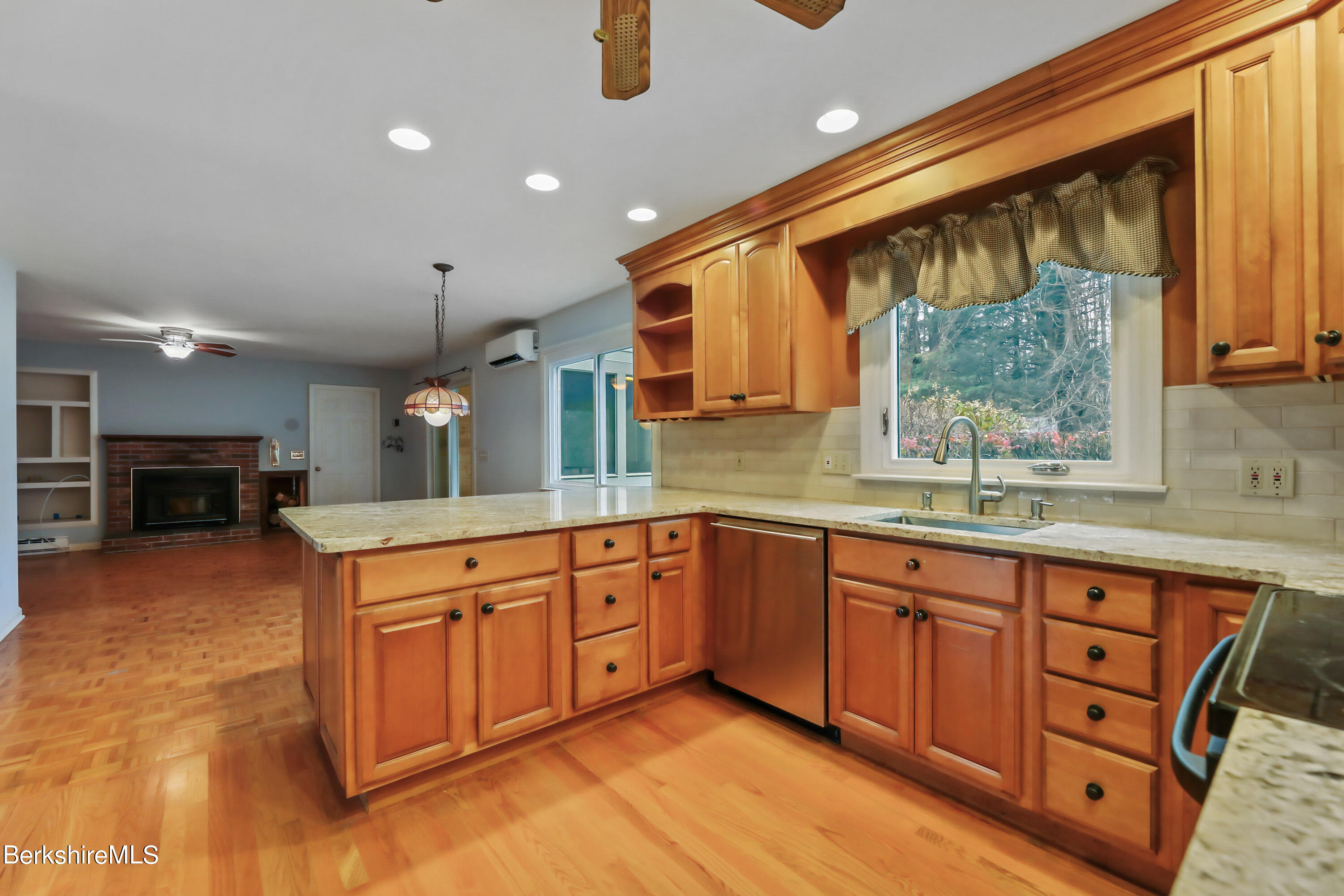 31 Pinecrest Dr