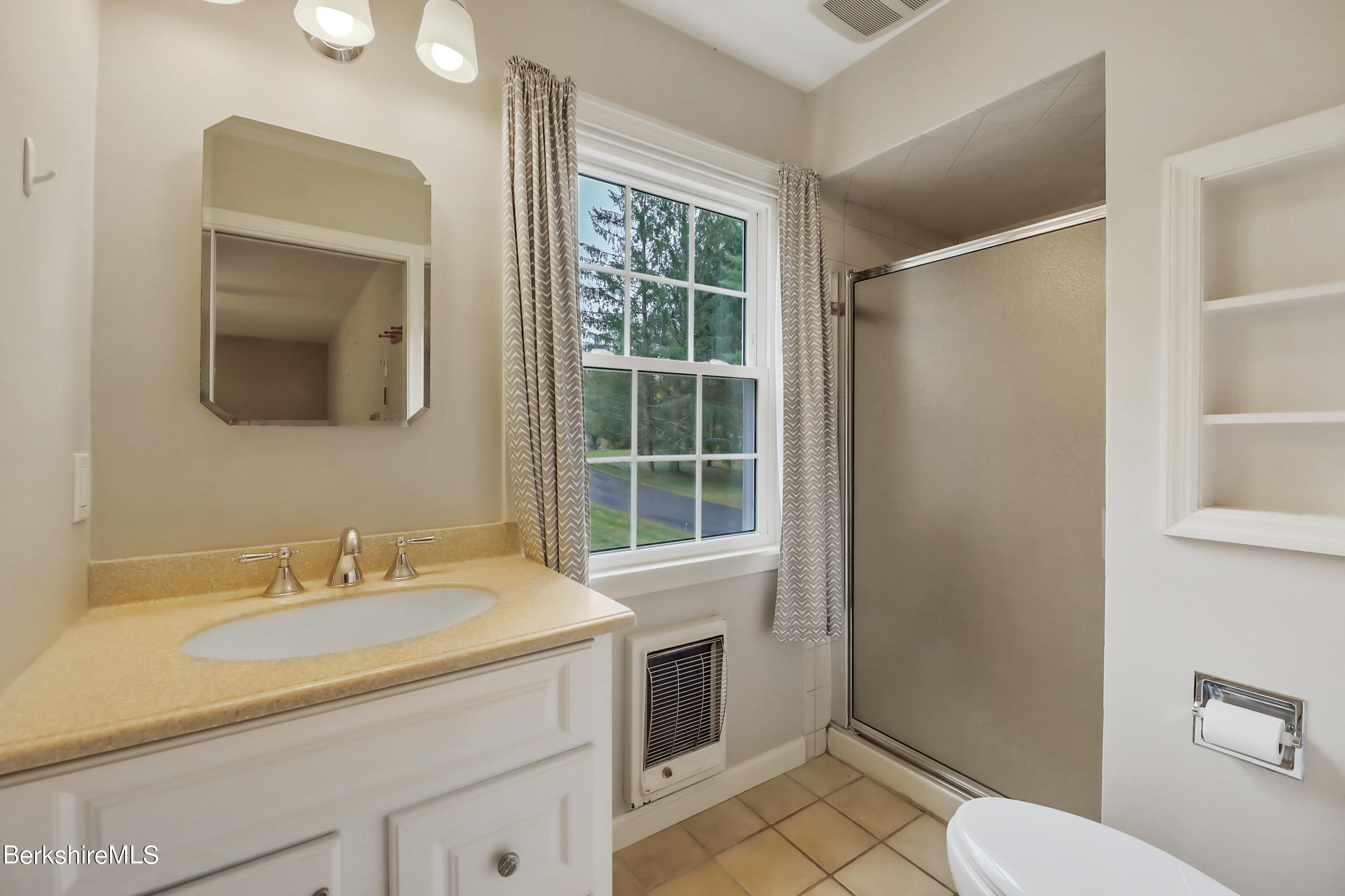 31 Pinecrest Dr