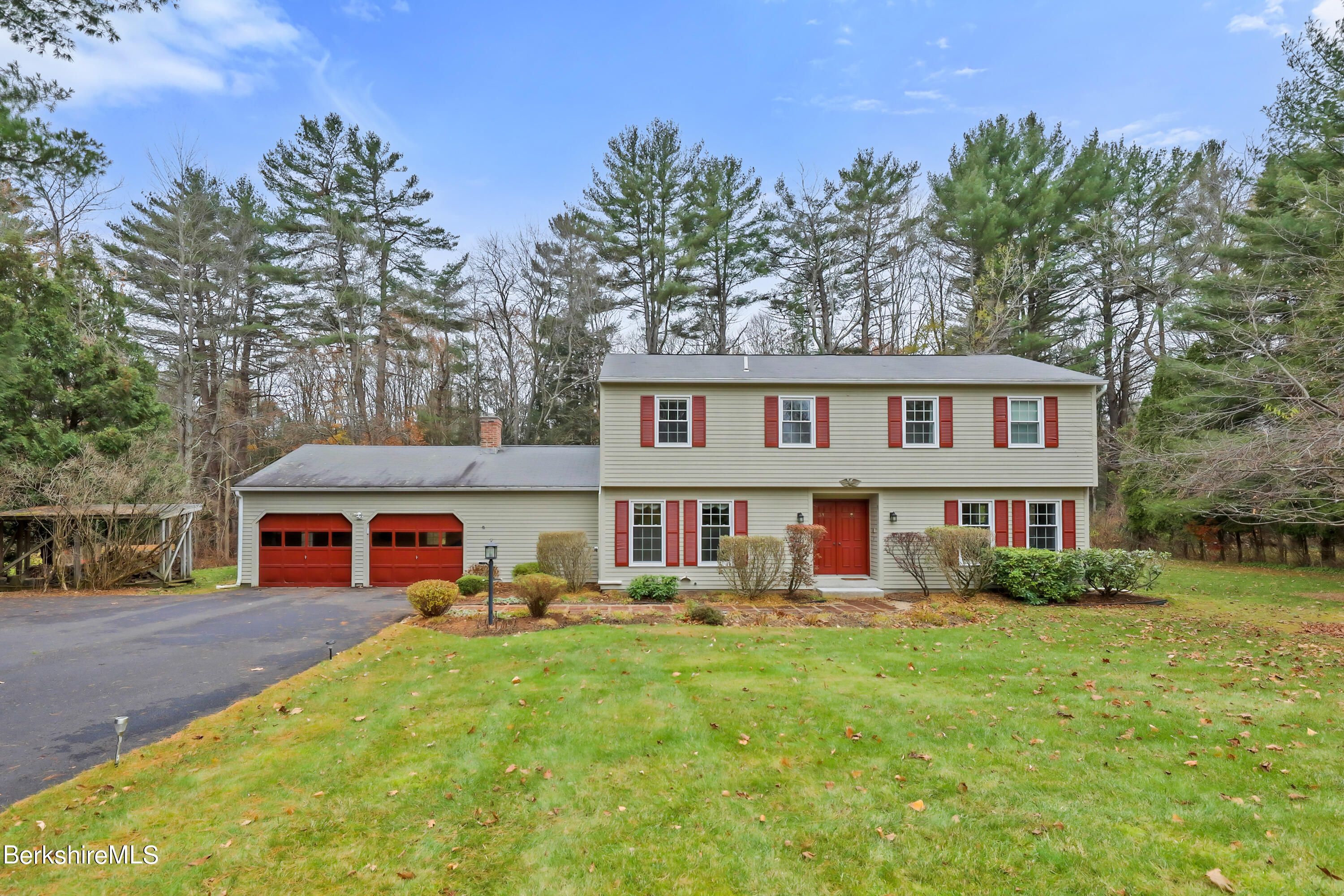 31 Pinecrest Dr