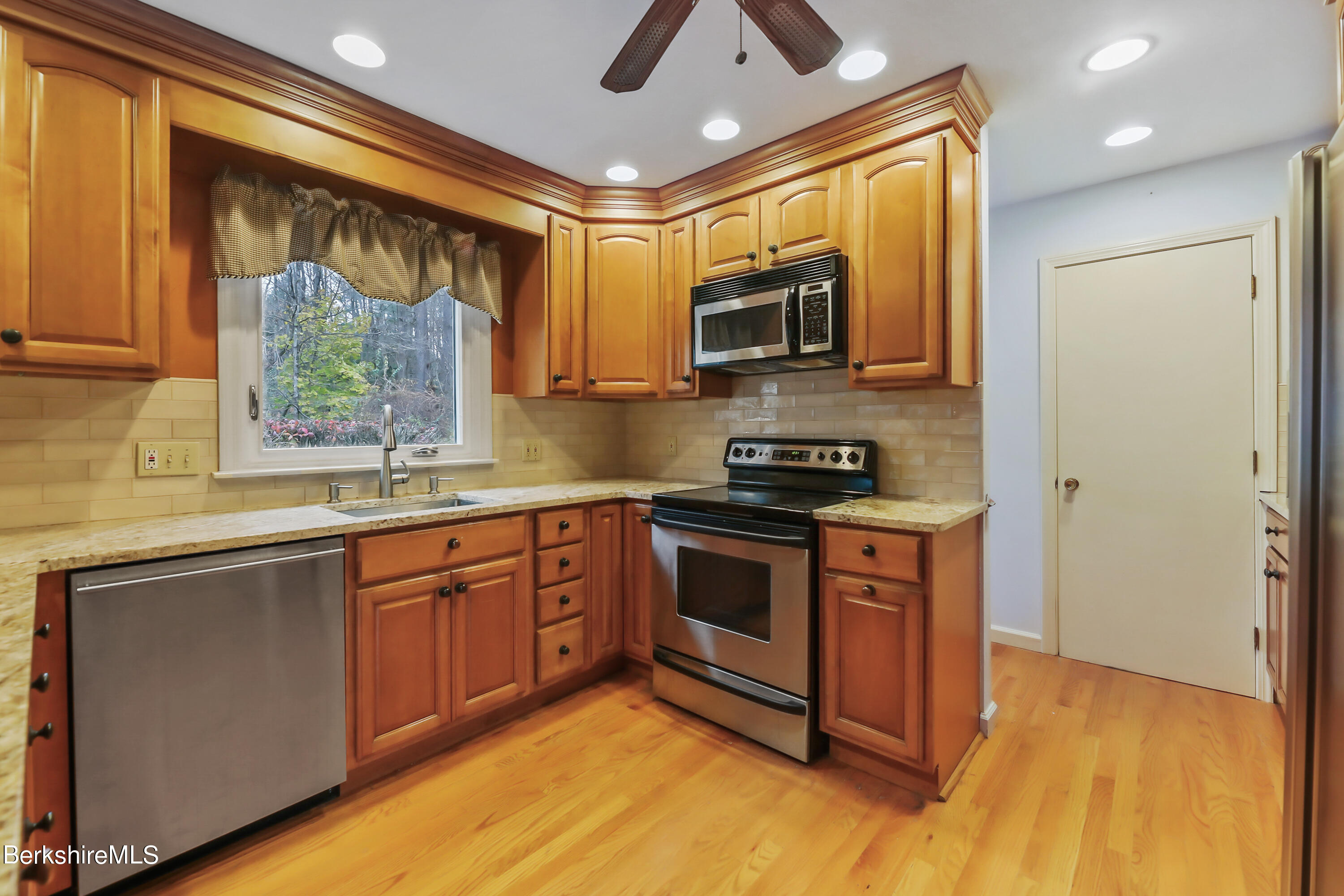 31 Pinecrest Dr
