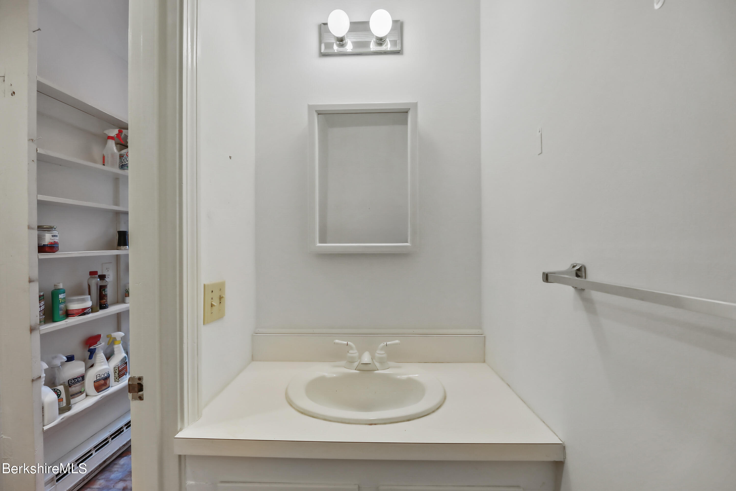 31 Pinecrest Dr