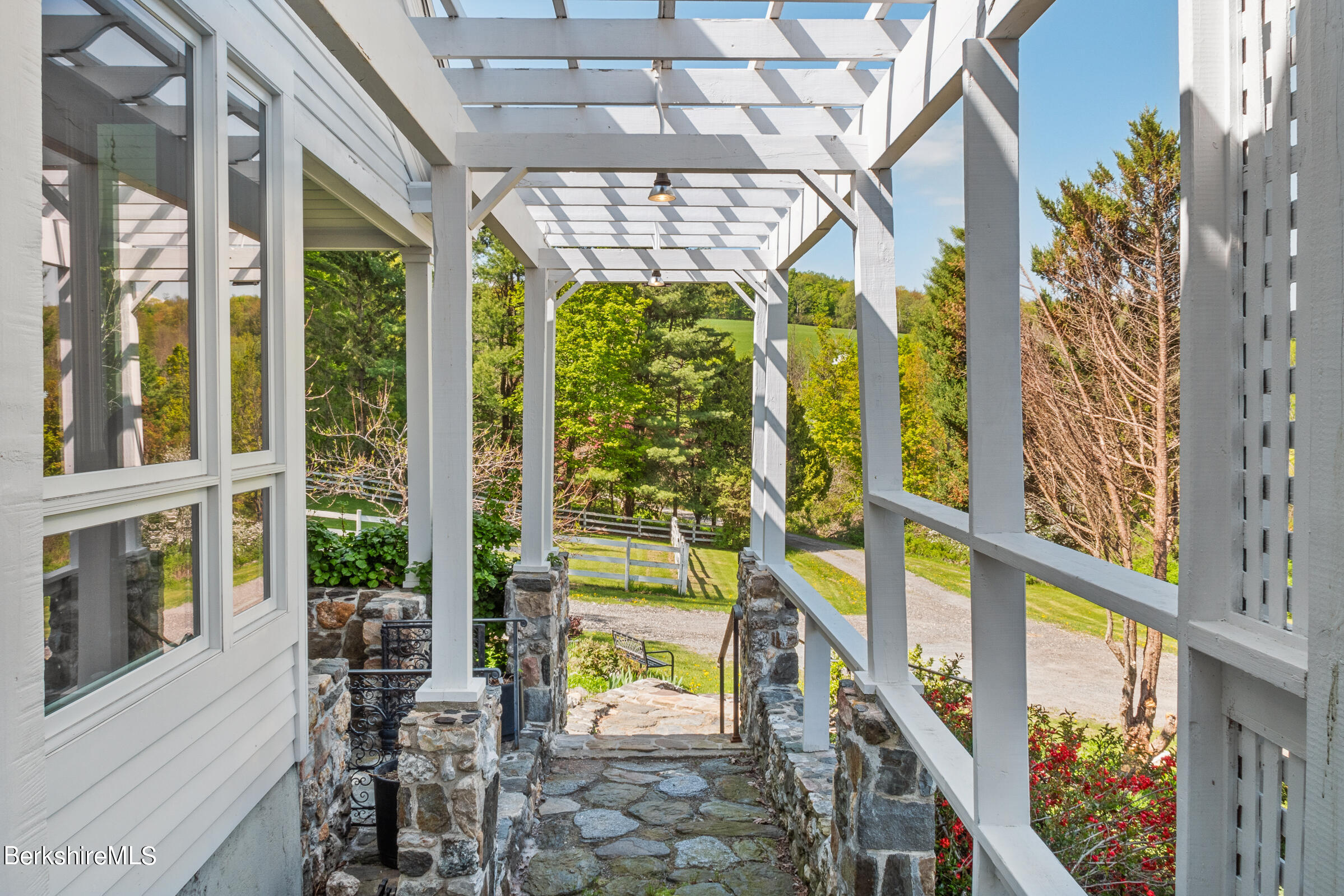 600 Bee Hill Rd