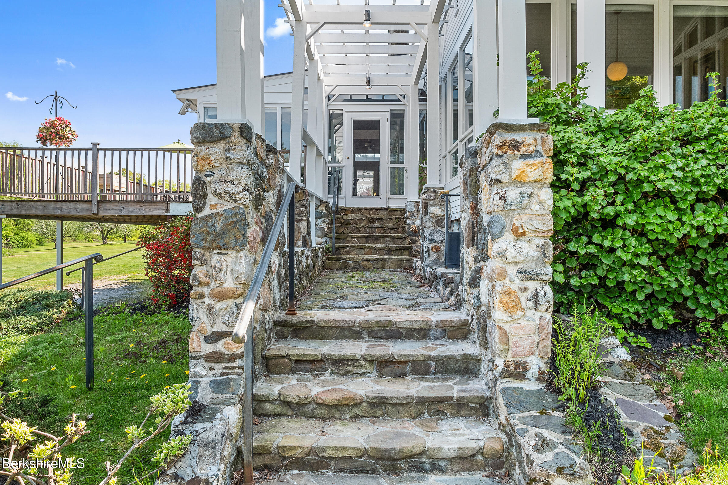 600 Bee Hill Rd