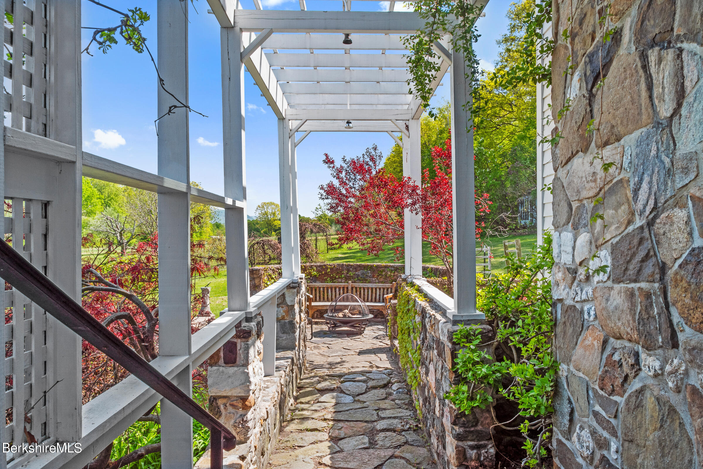 600 Bee Hill Rd