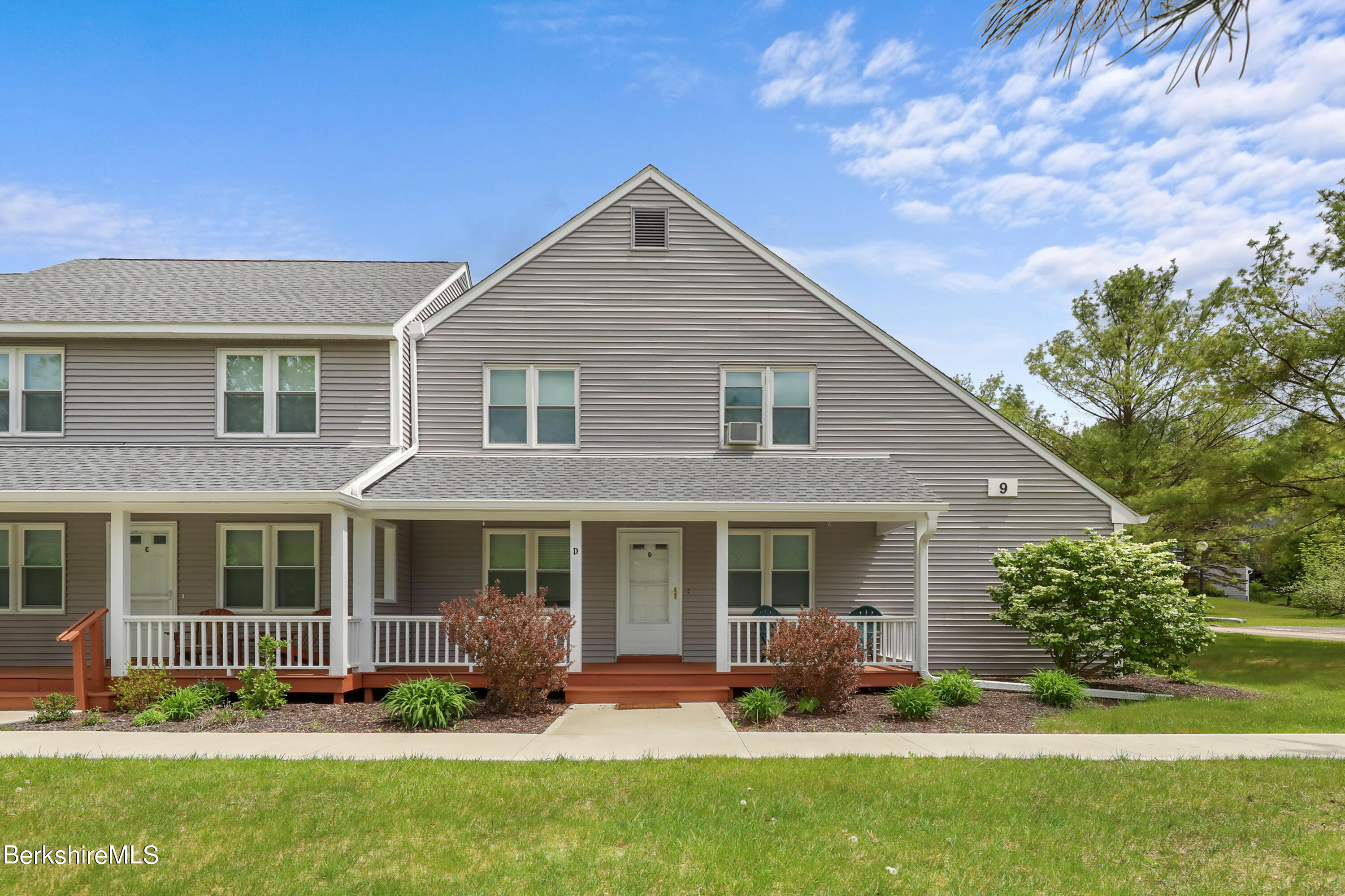 880 East St, 9D