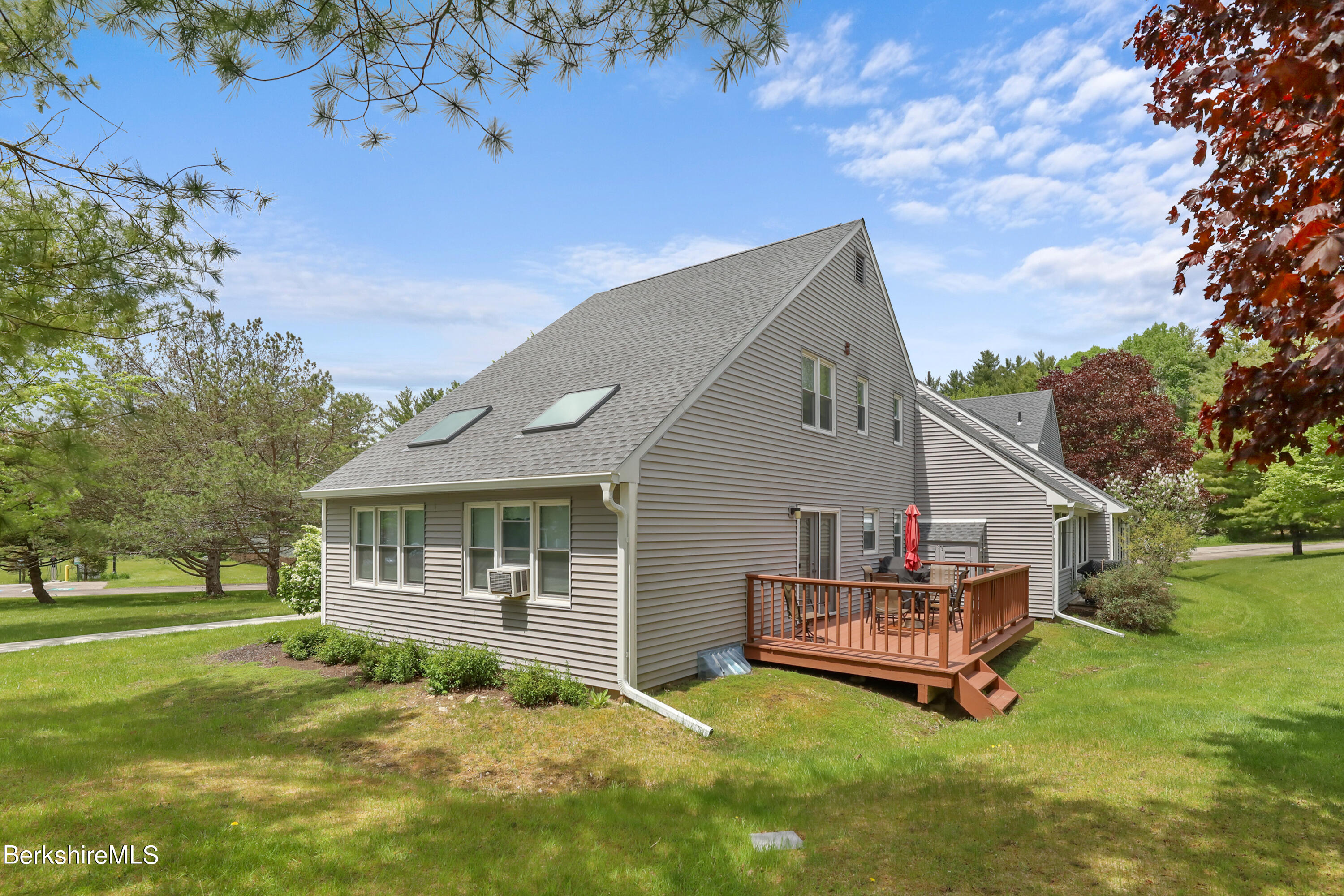 880 East St, 9D