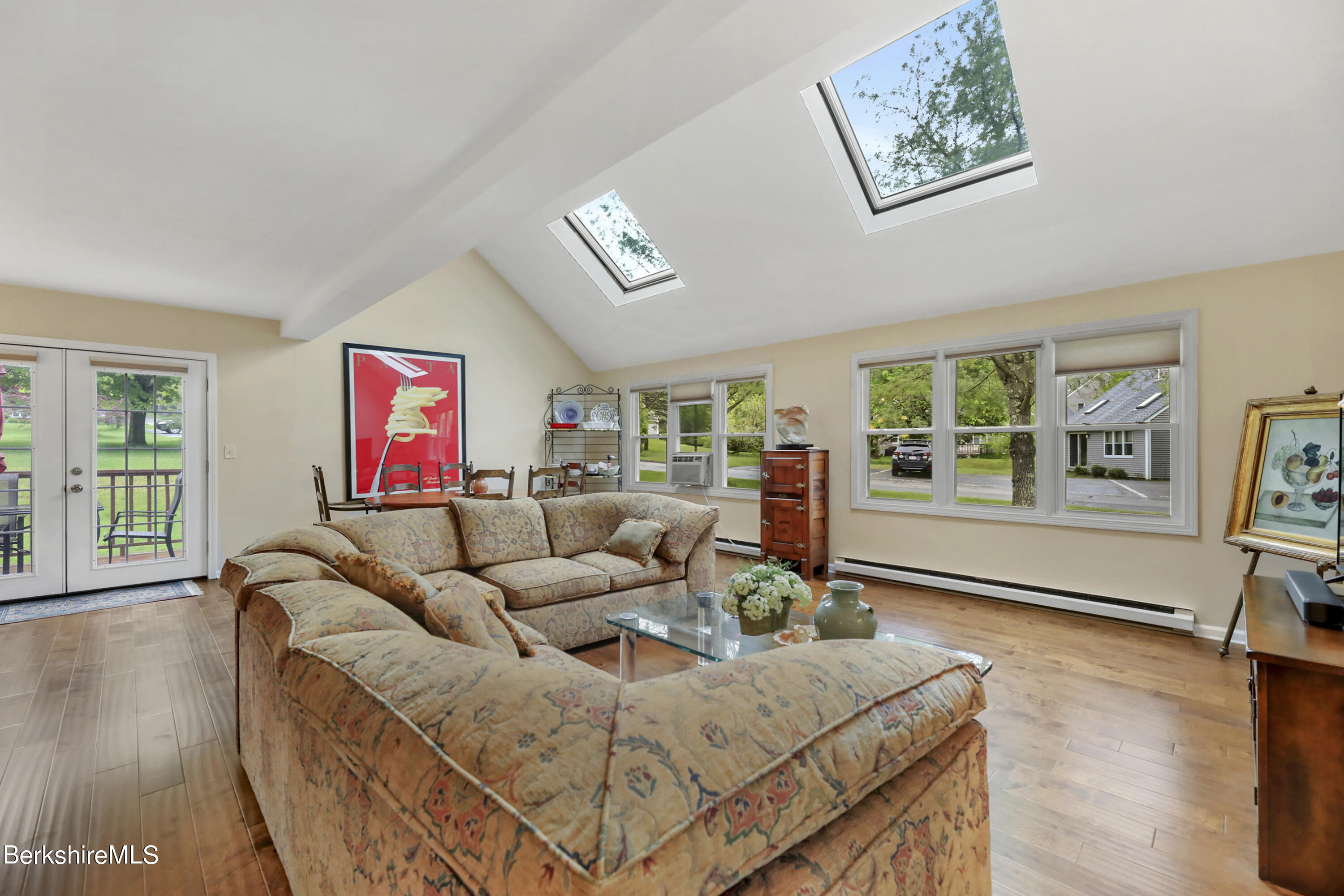 880 East St, 9D