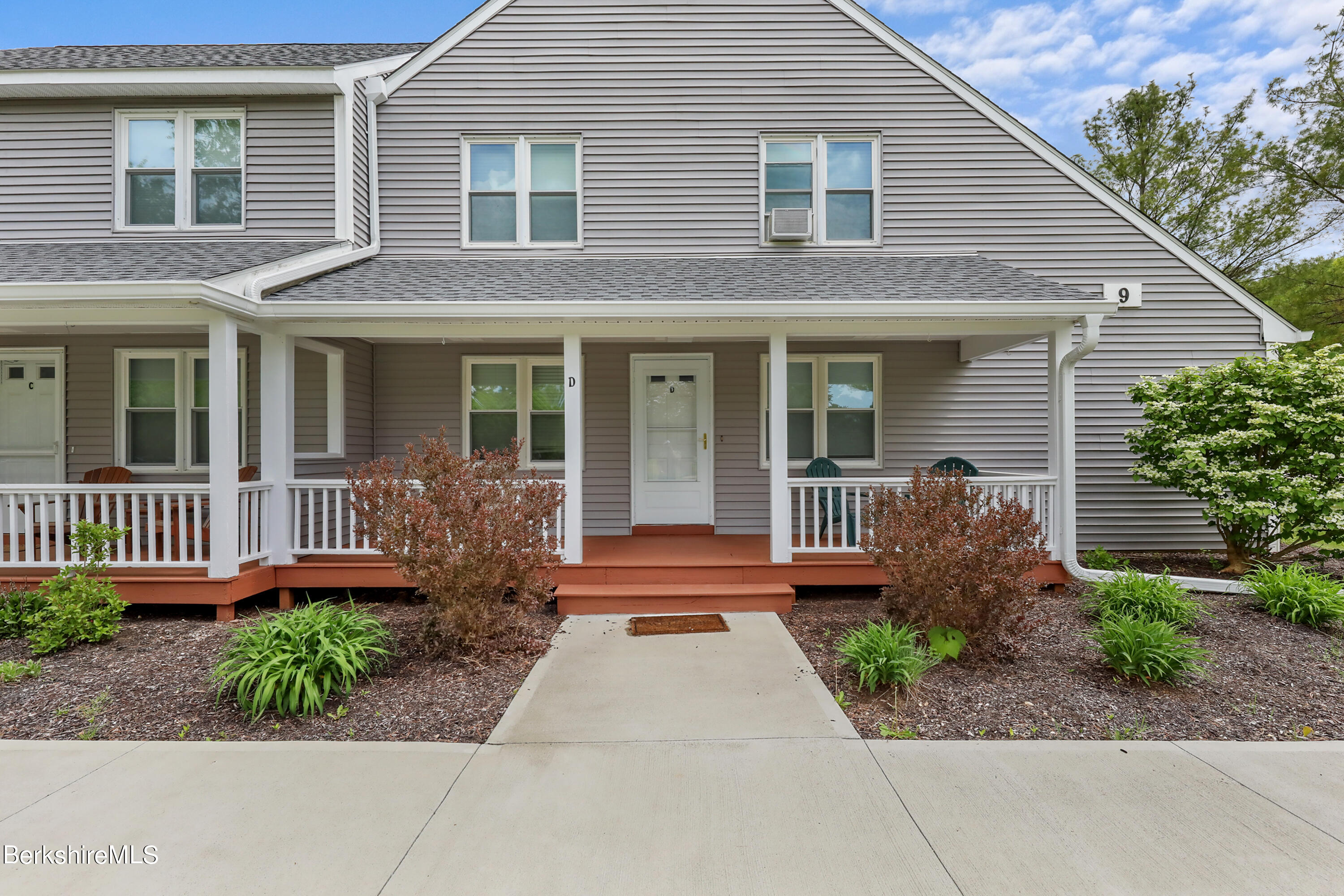 880 East St, 9D