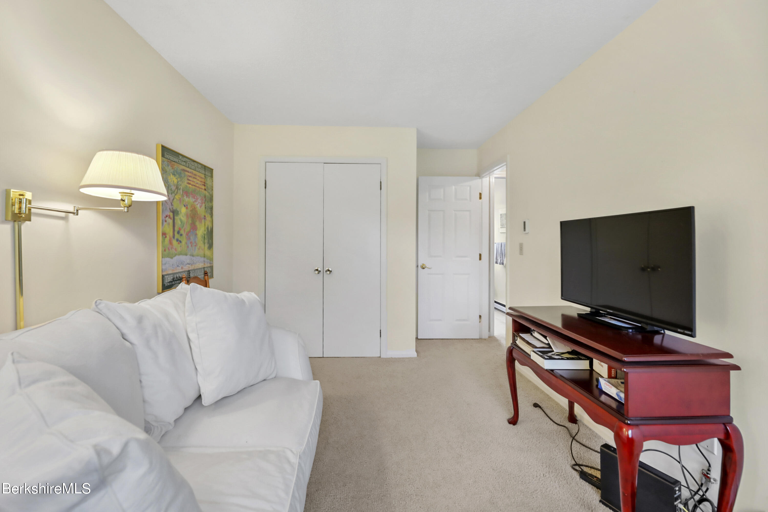 880 East St, 9D