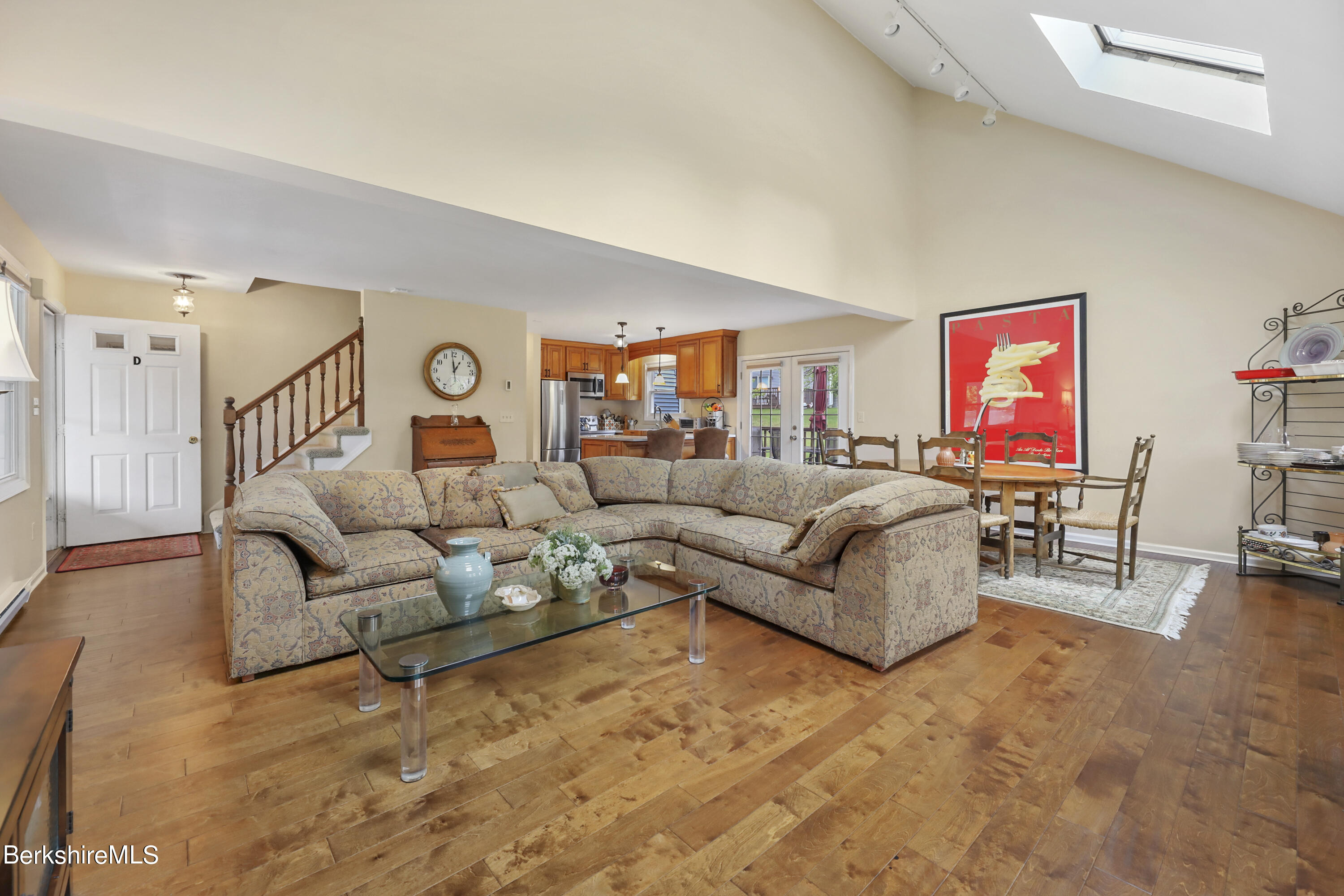 880 East St, 9D