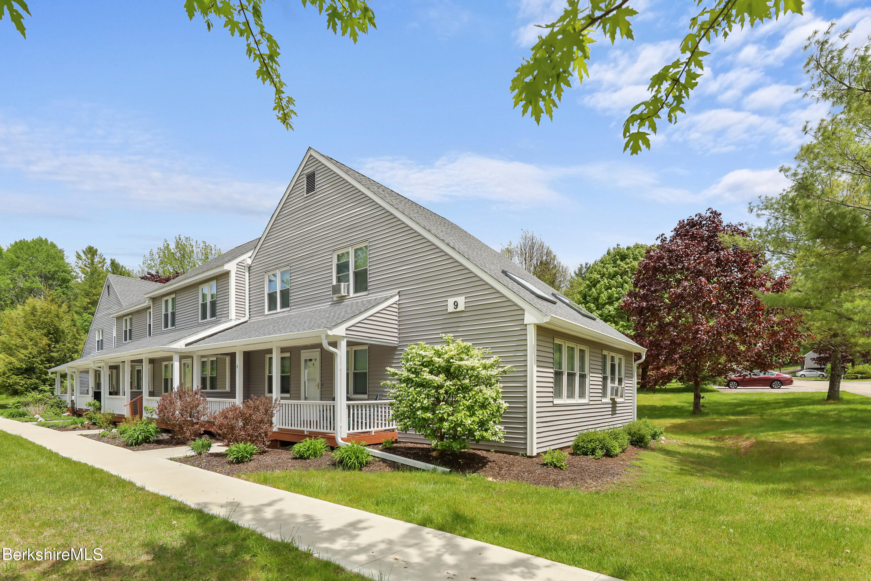 880 East St, 9D
