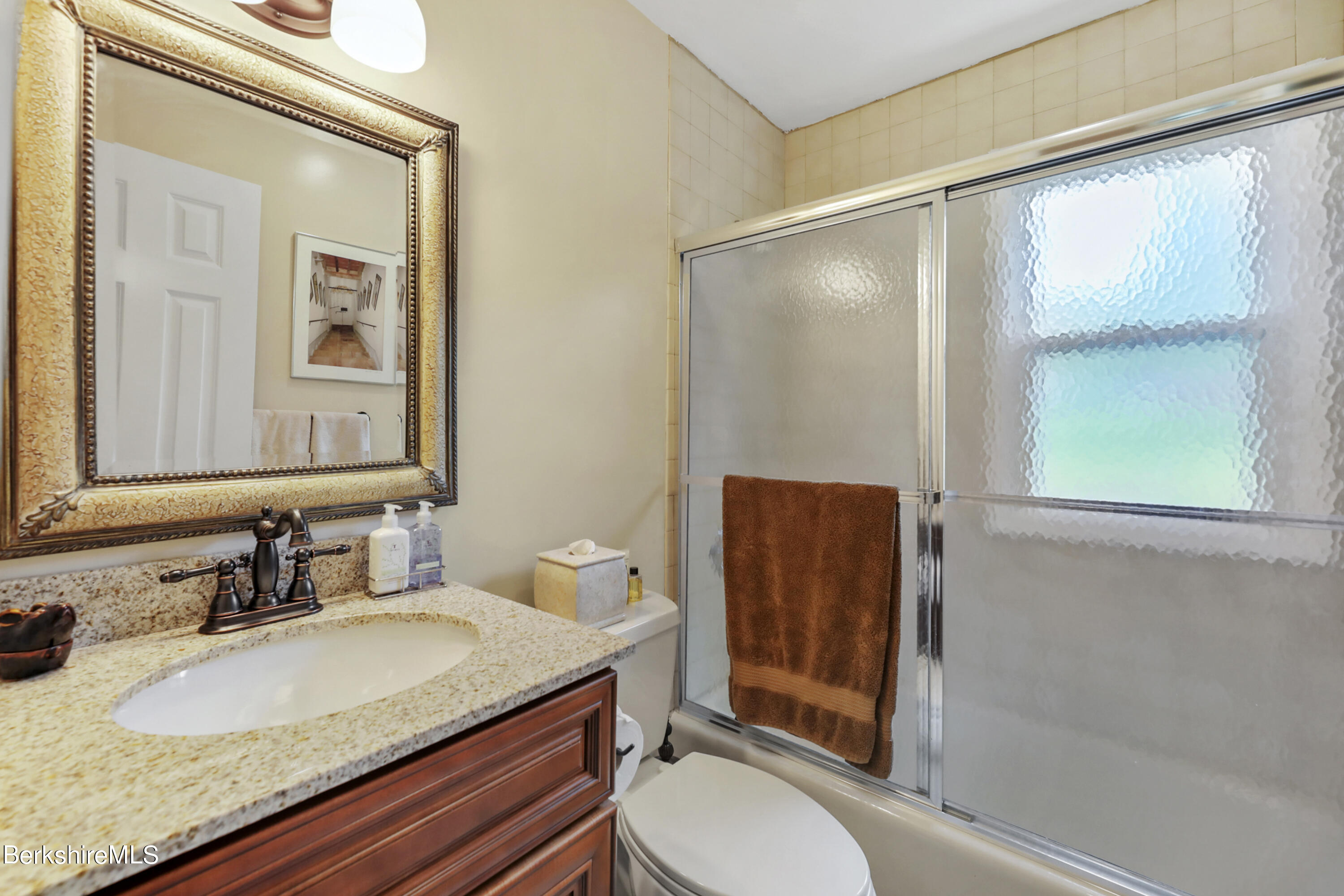 880 East St, 9D