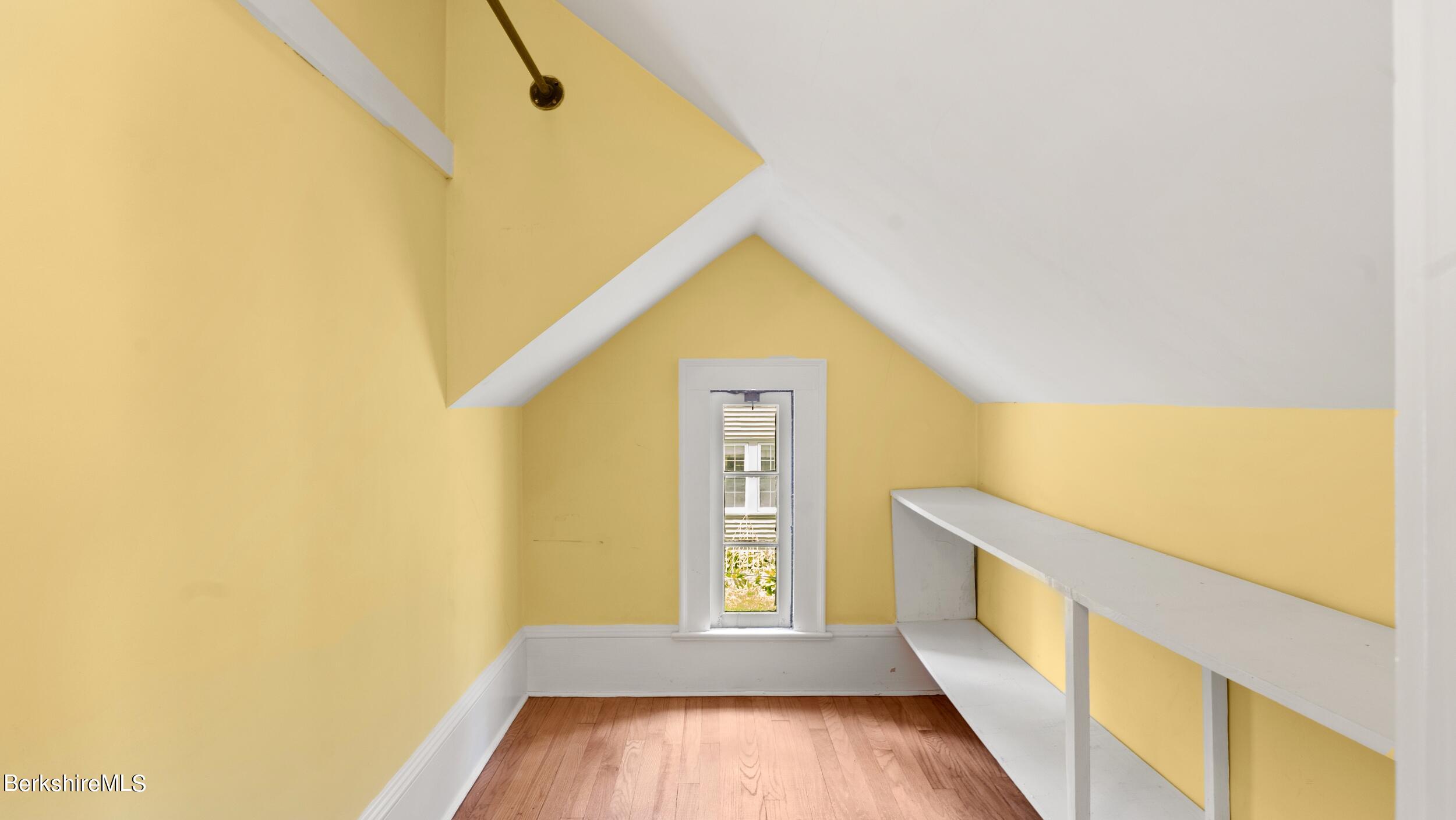 262 Dawes Ave