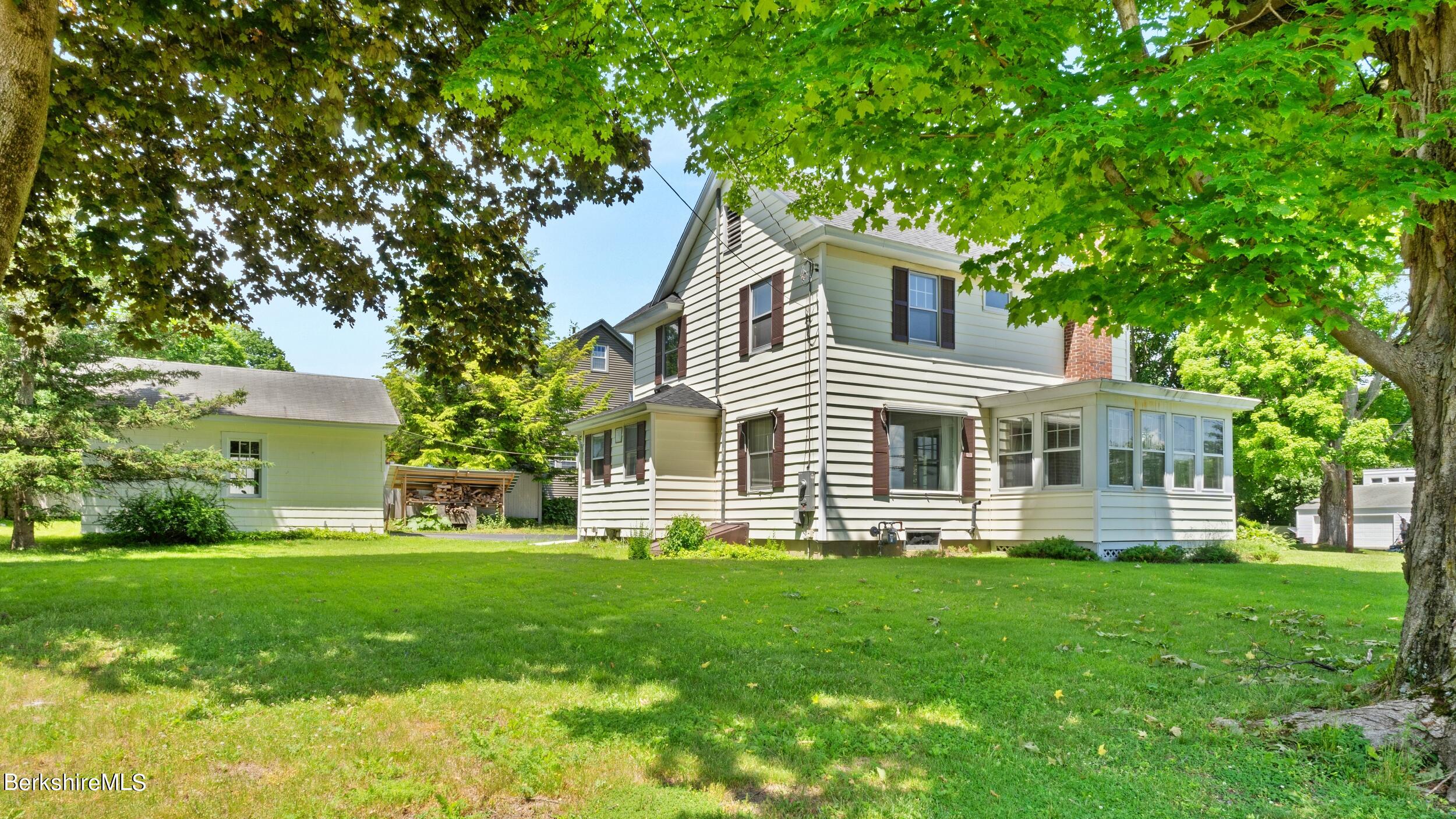 262 Dawes Ave