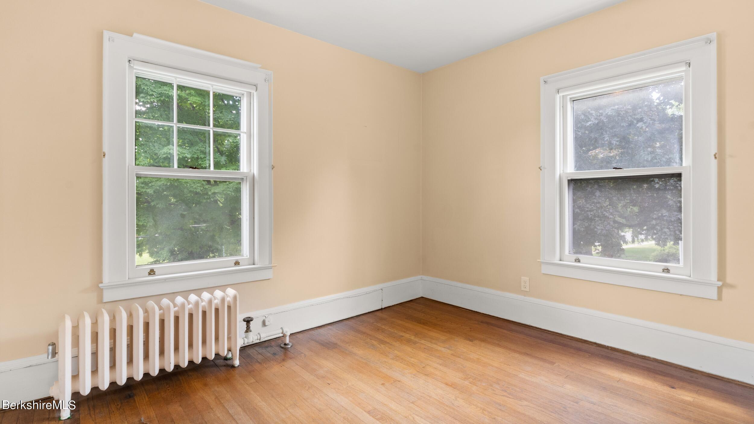 262 Dawes Ave