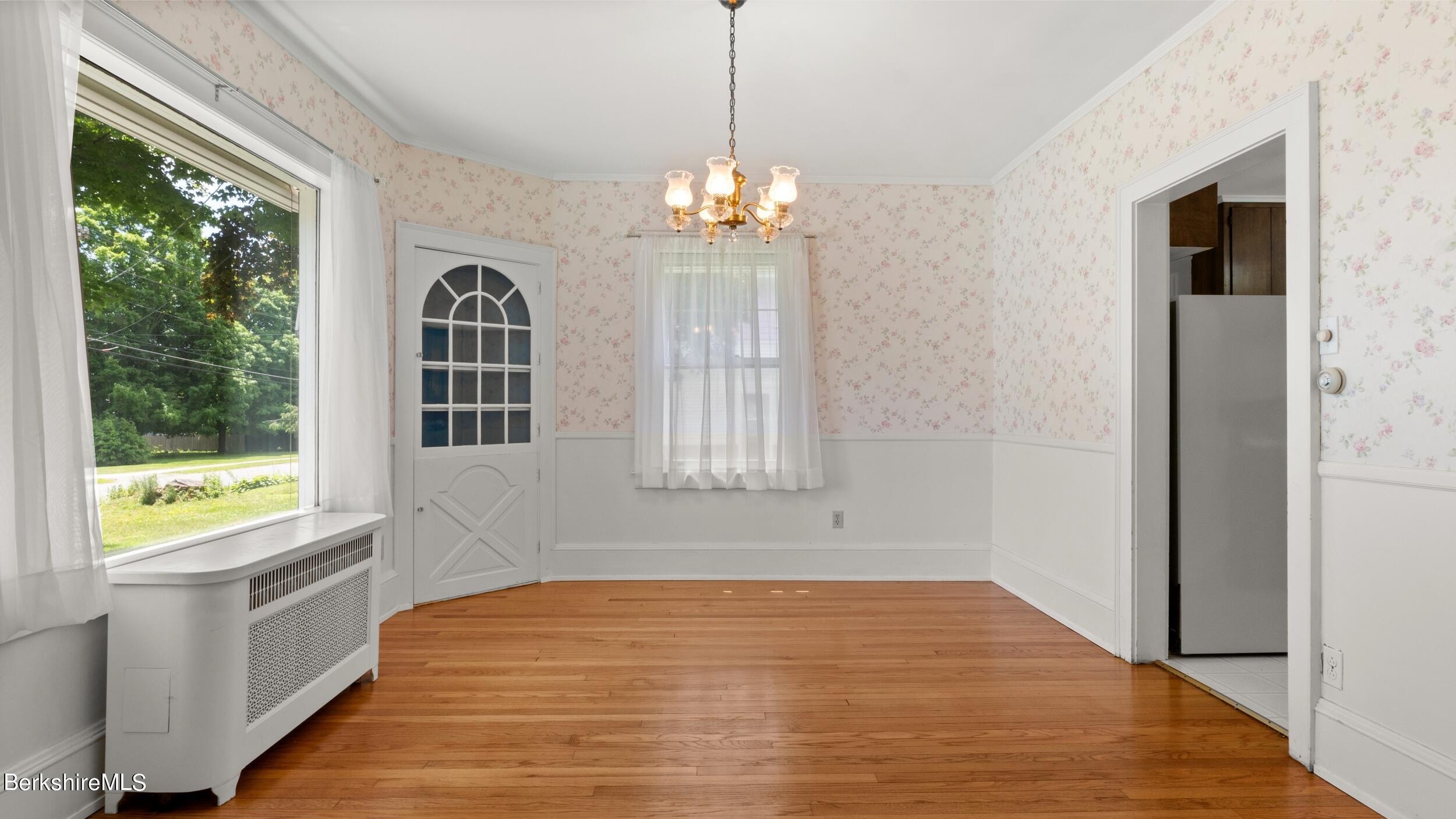 262 Dawes Ave