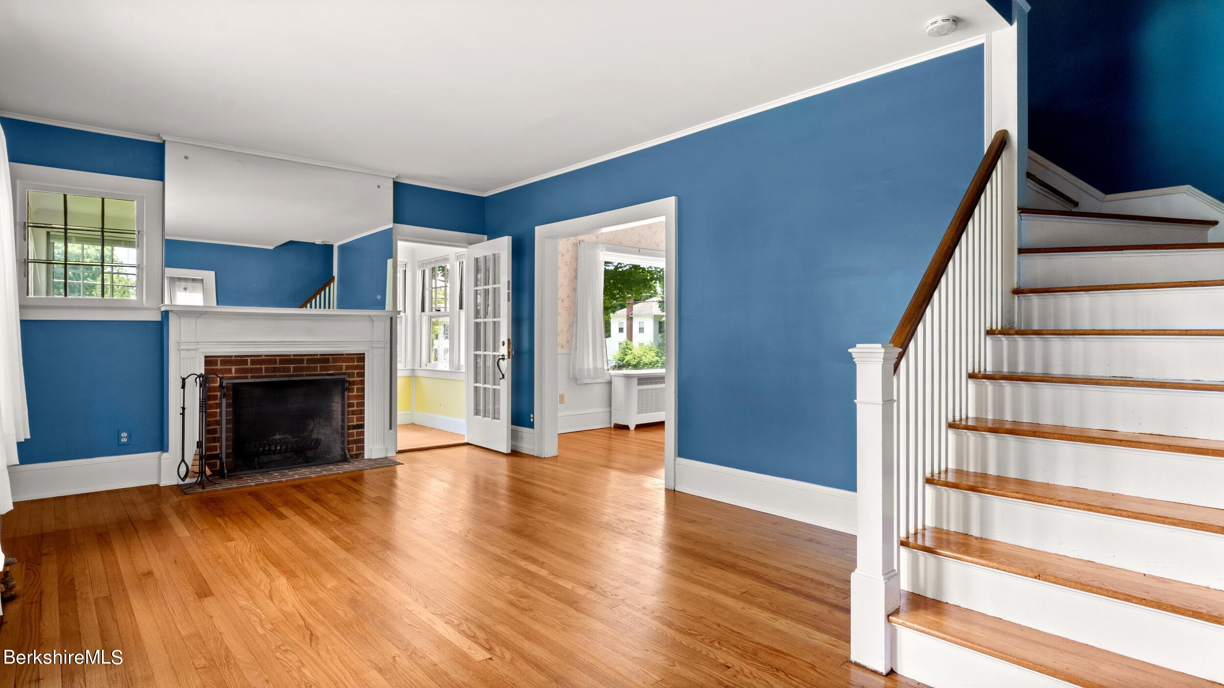 262 Dawes Ave