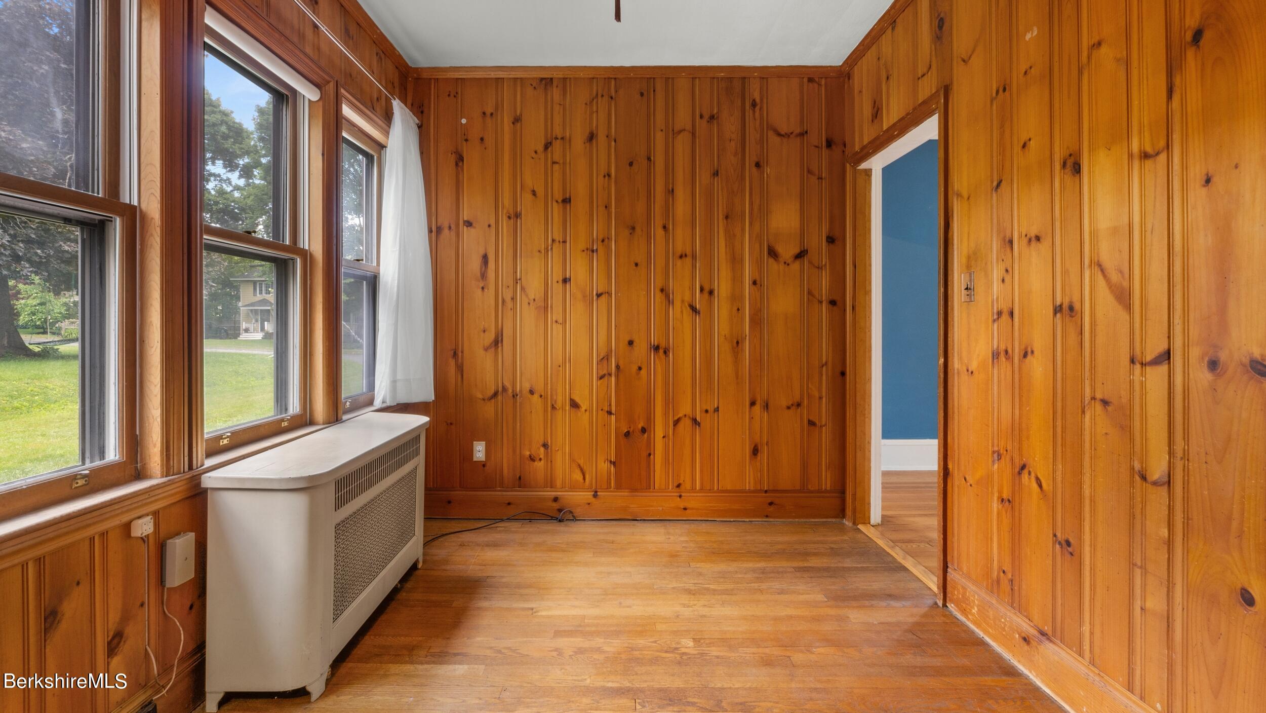 262 Dawes Ave