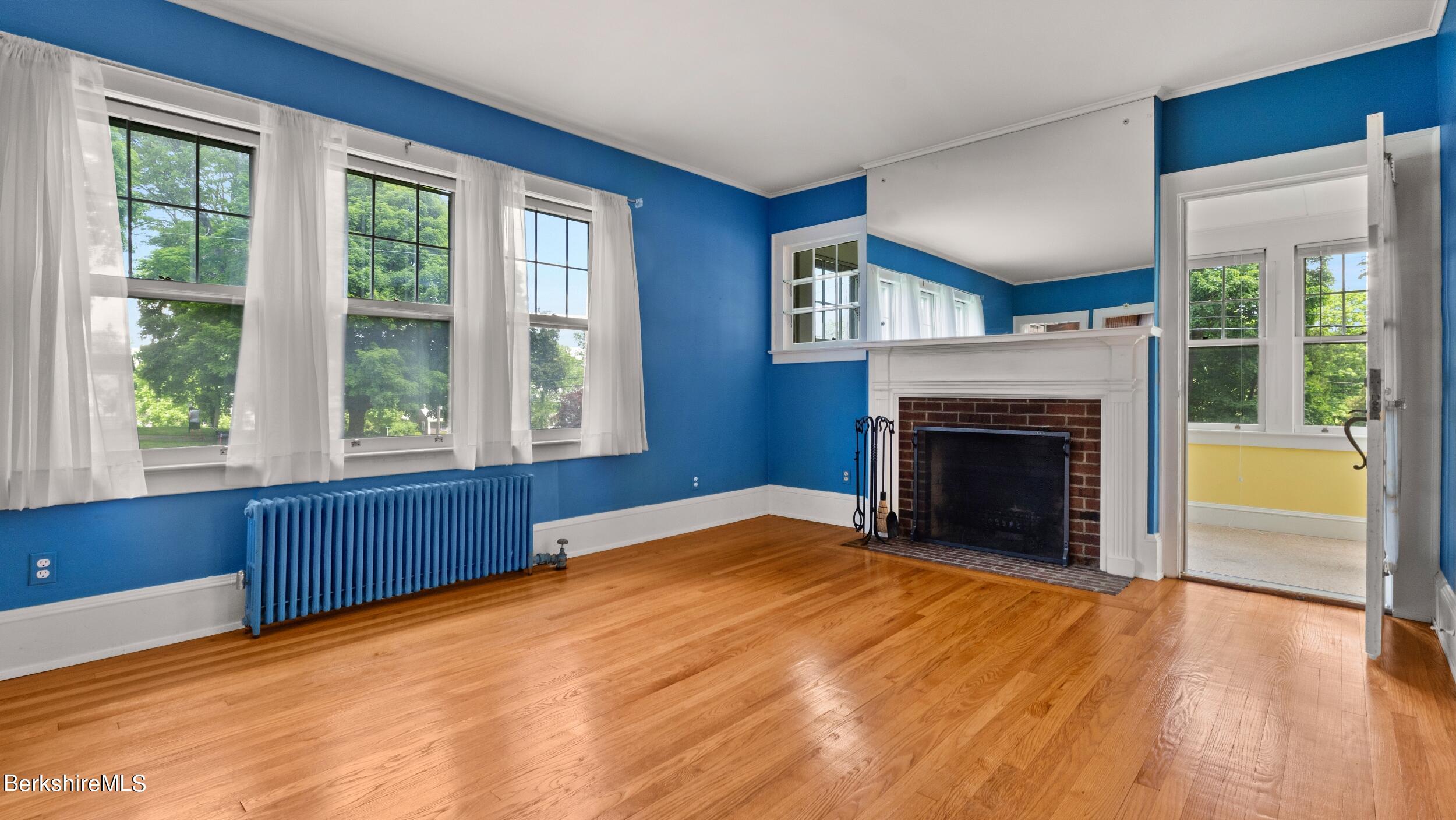 262 Dawes Ave