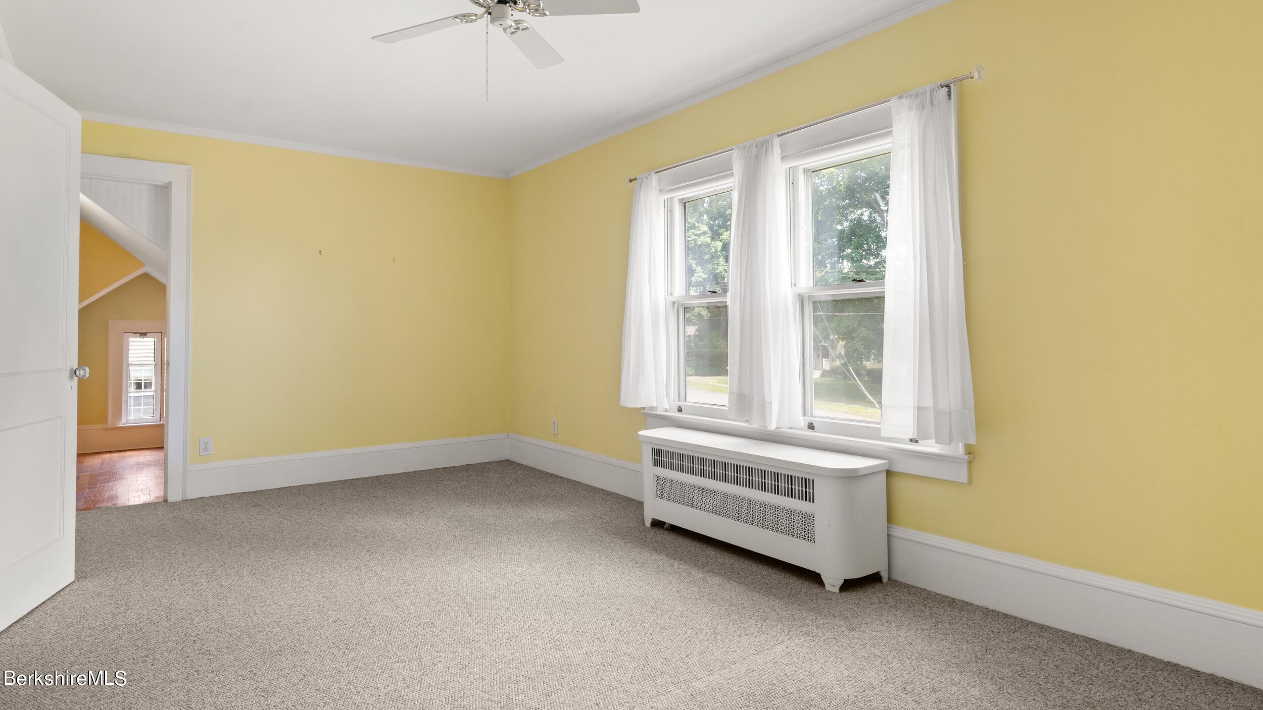 262 Dawes Ave