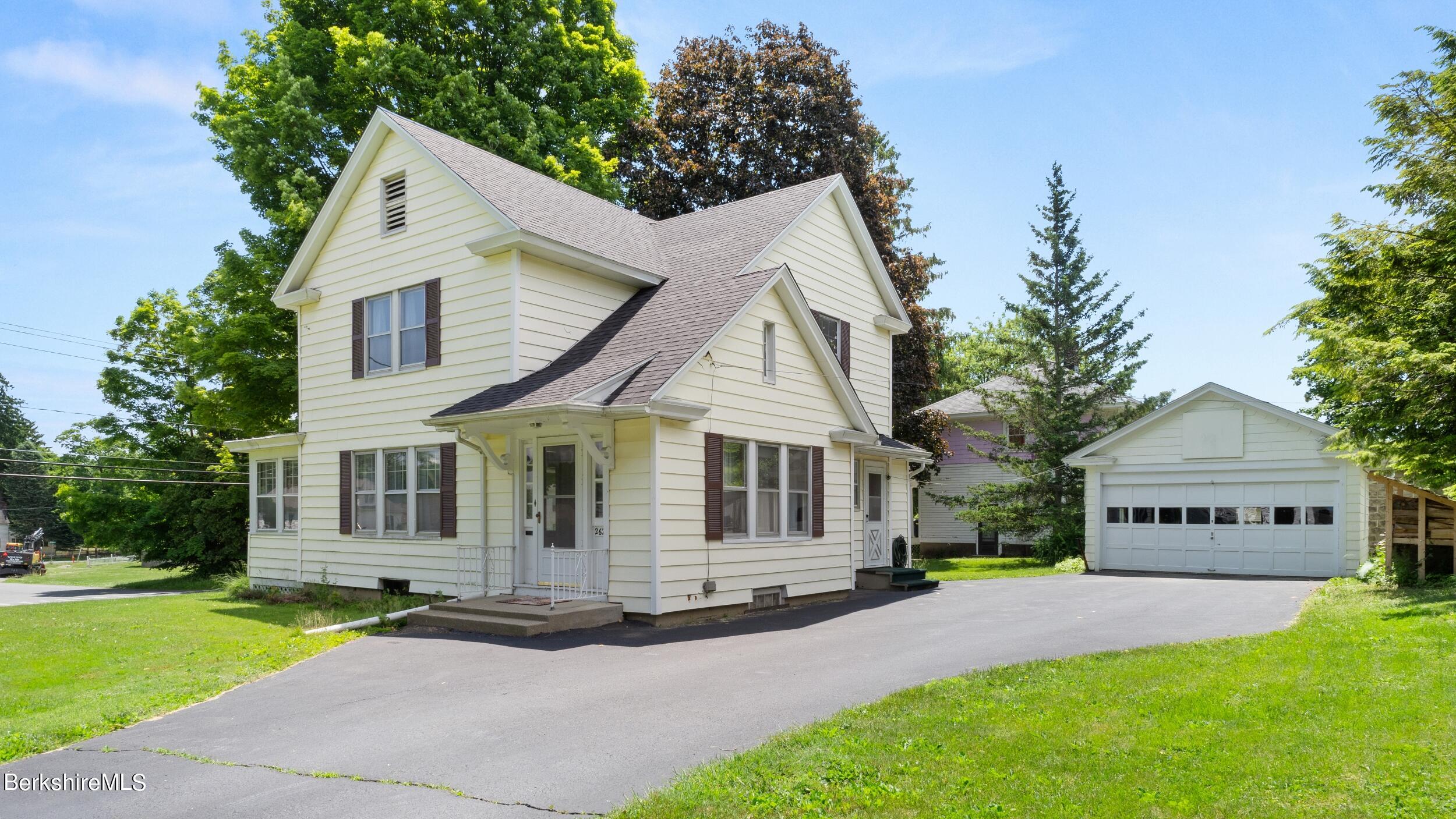 262 Dawes Ave
