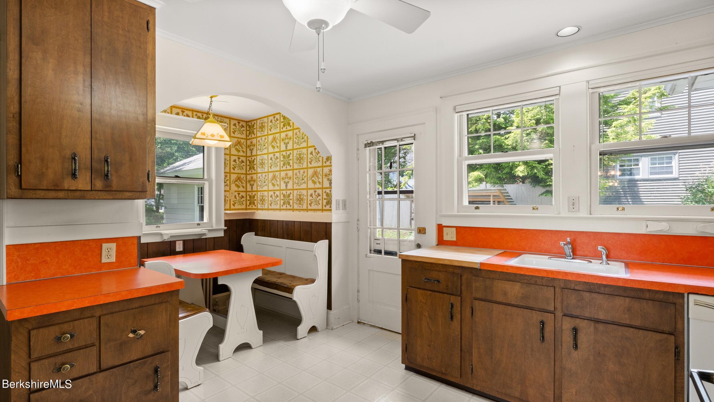 262 Dawes Ave
