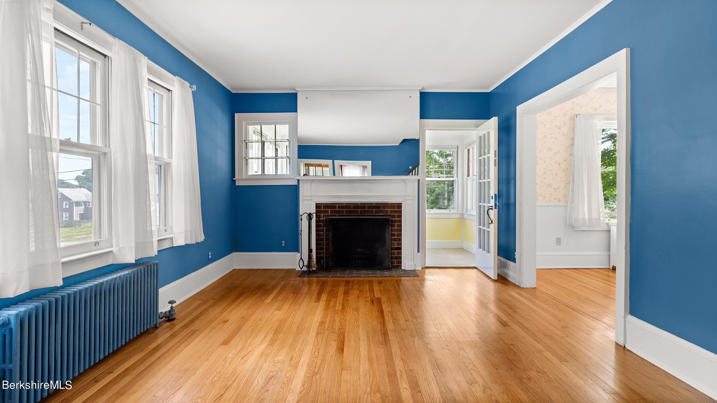 262 Dawes Ave