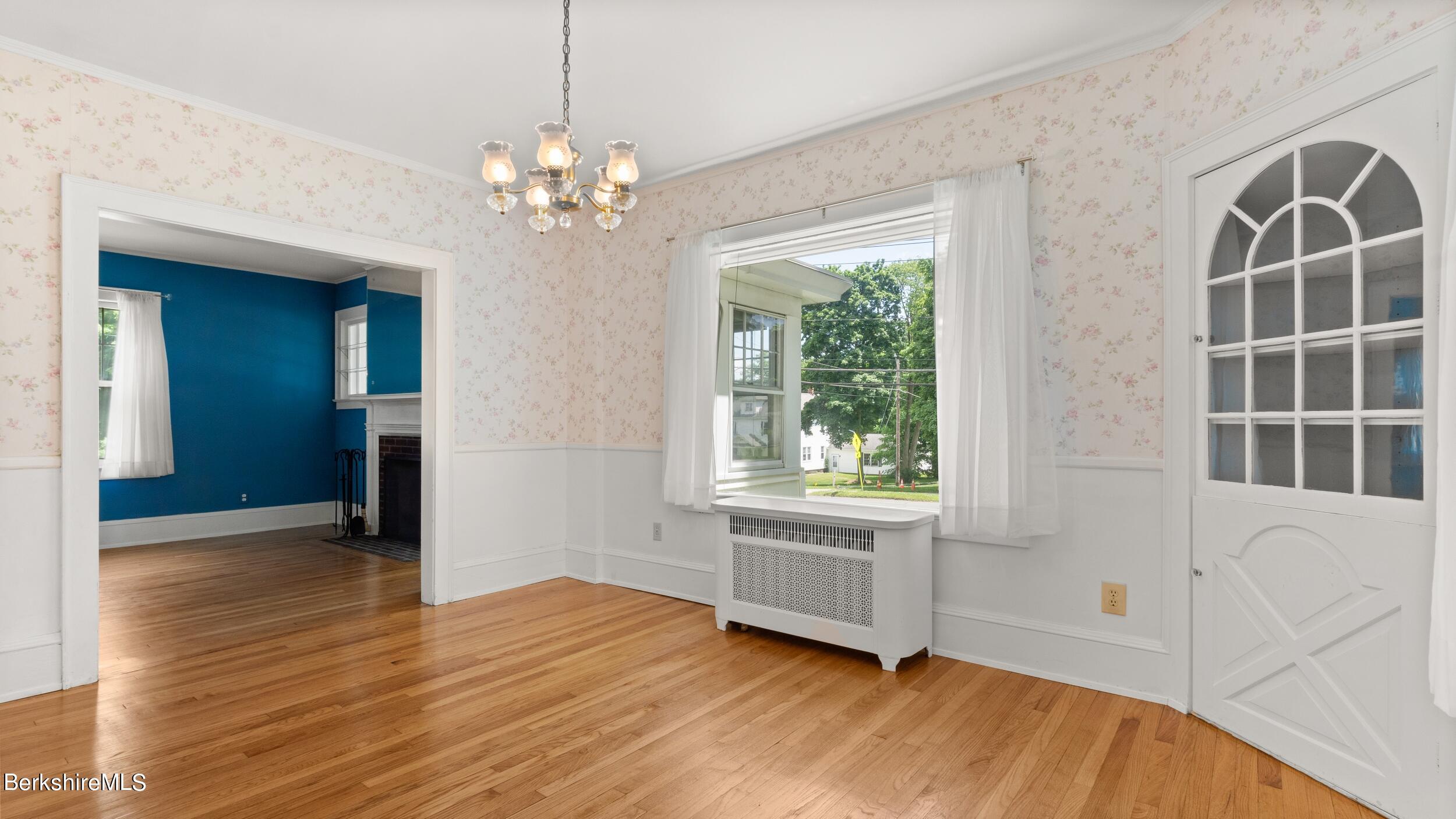 262 Dawes Ave
