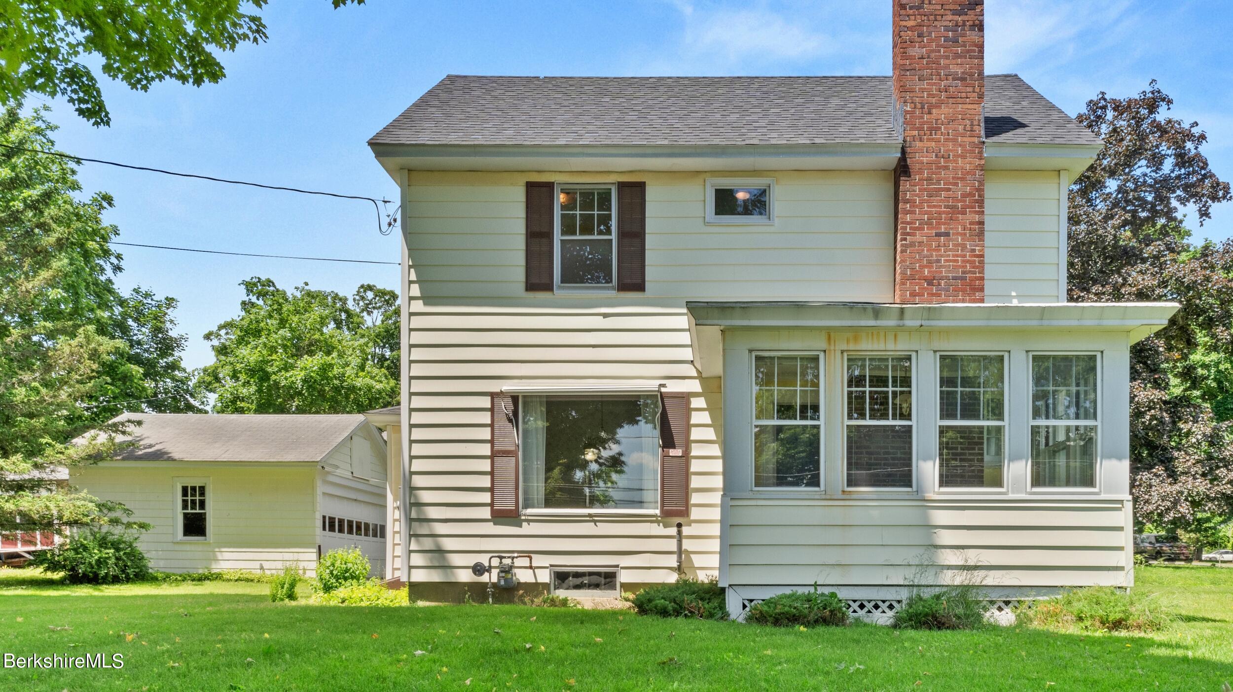 262 Dawes Ave