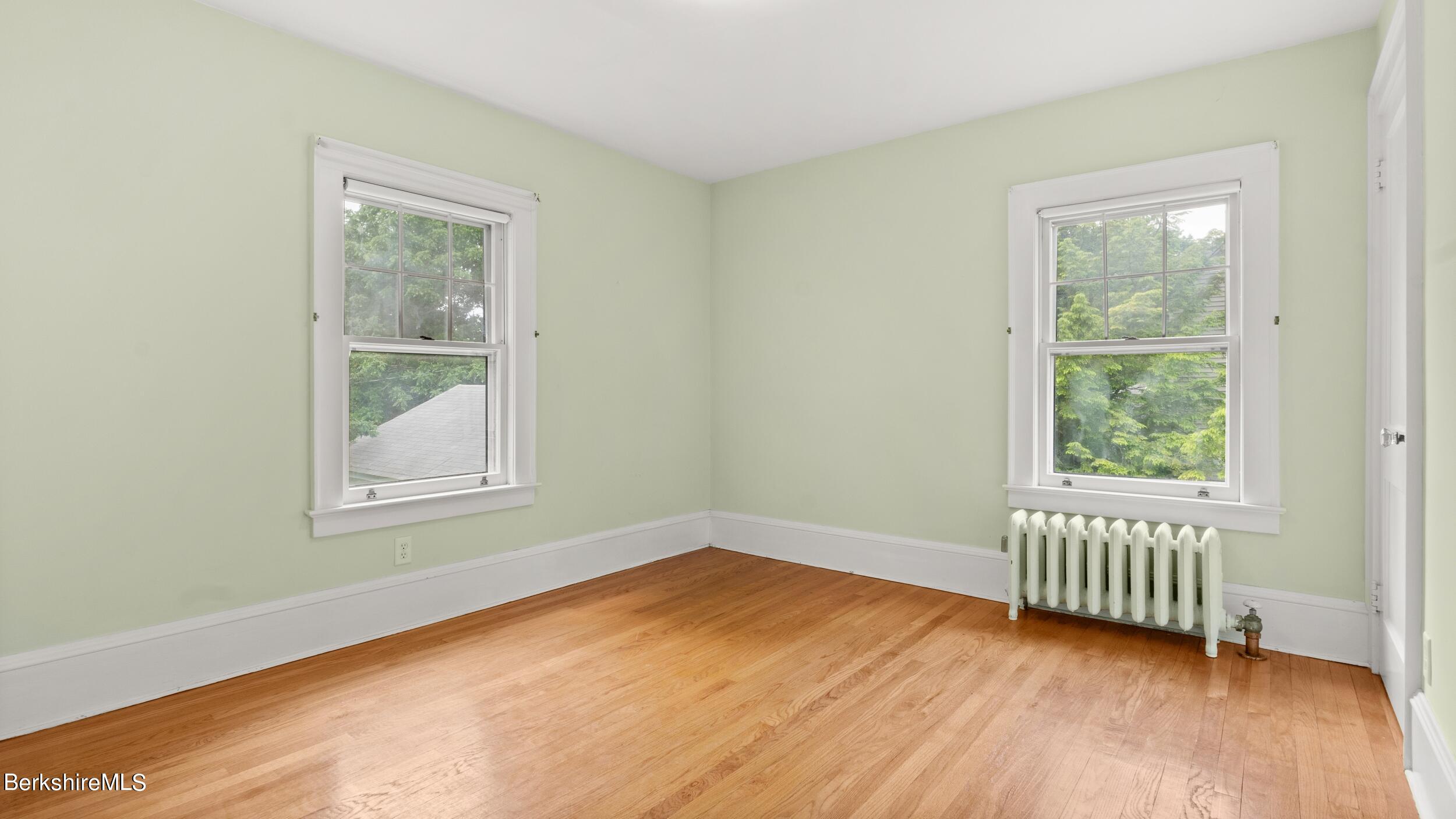 262 Dawes Ave
