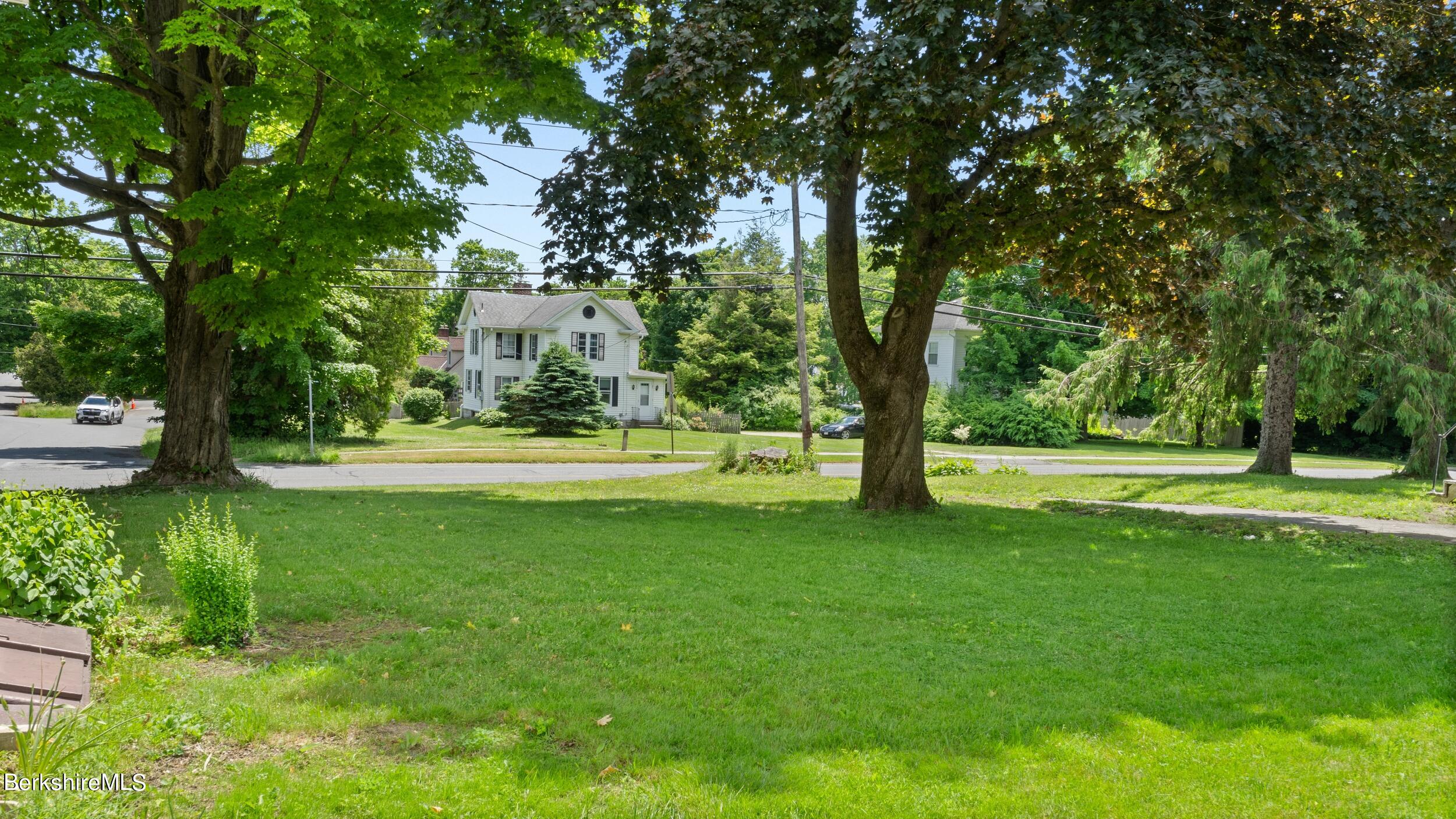 262 Dawes Ave