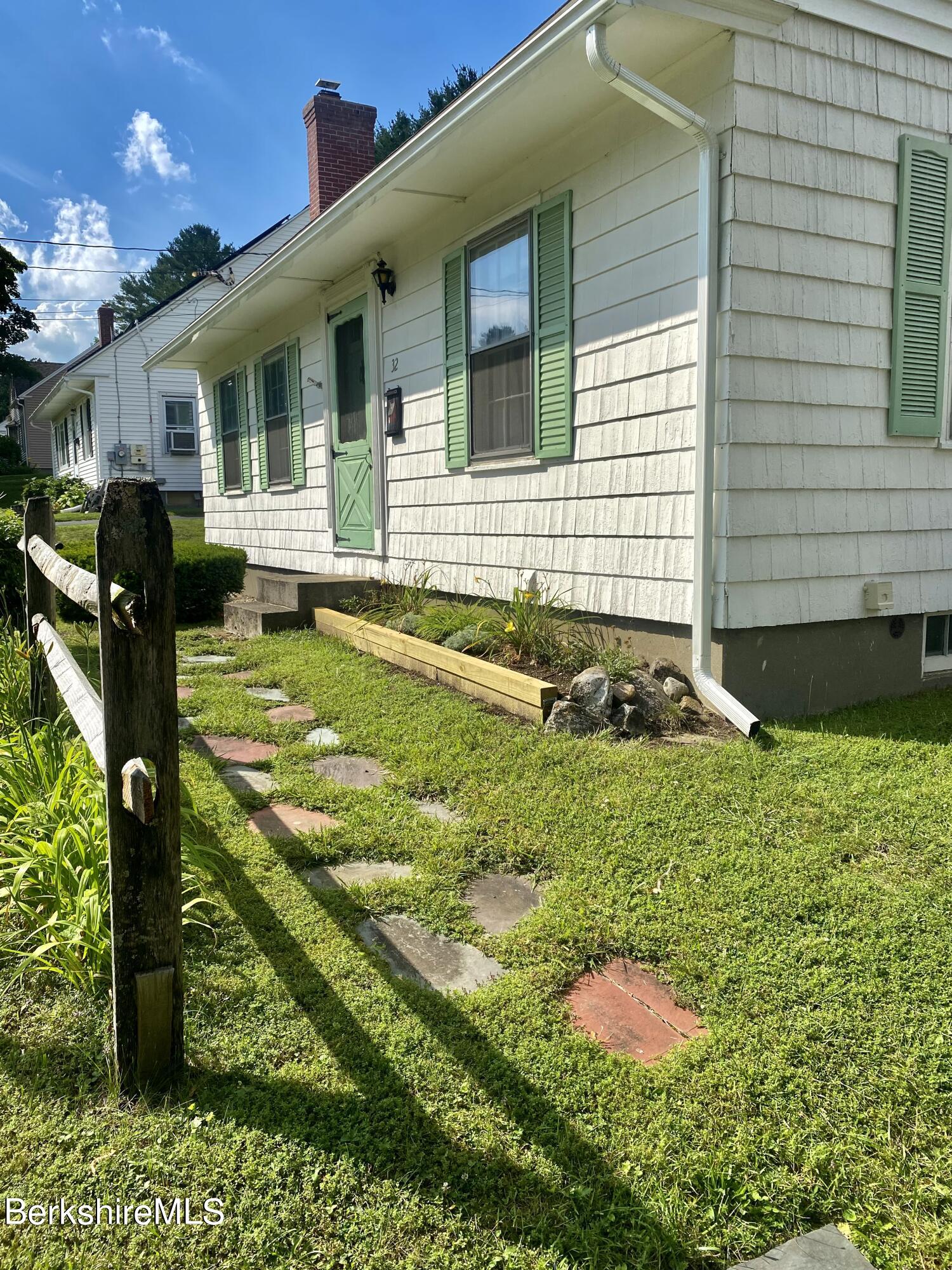 32 Velma Ave