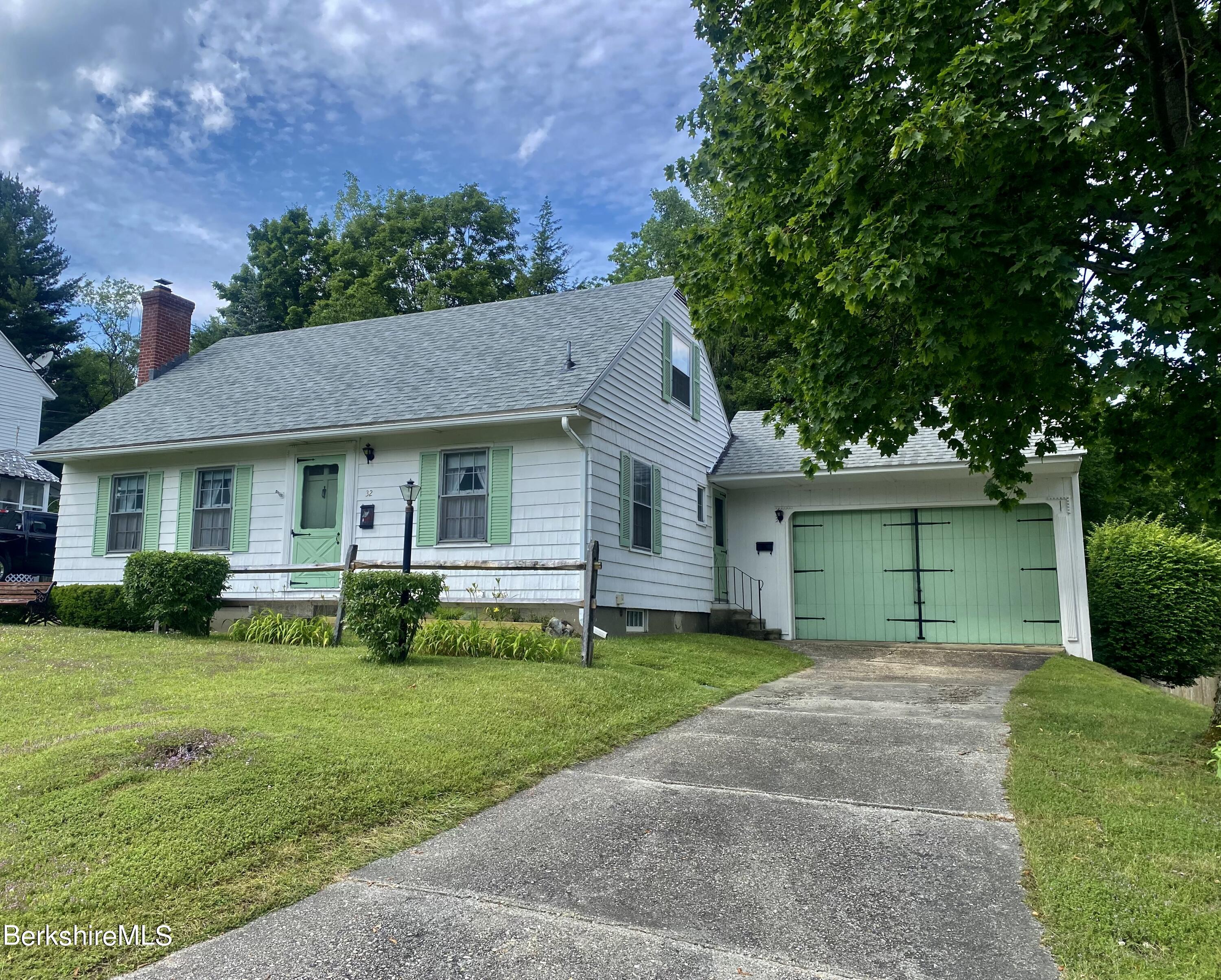 32 Velma Ave