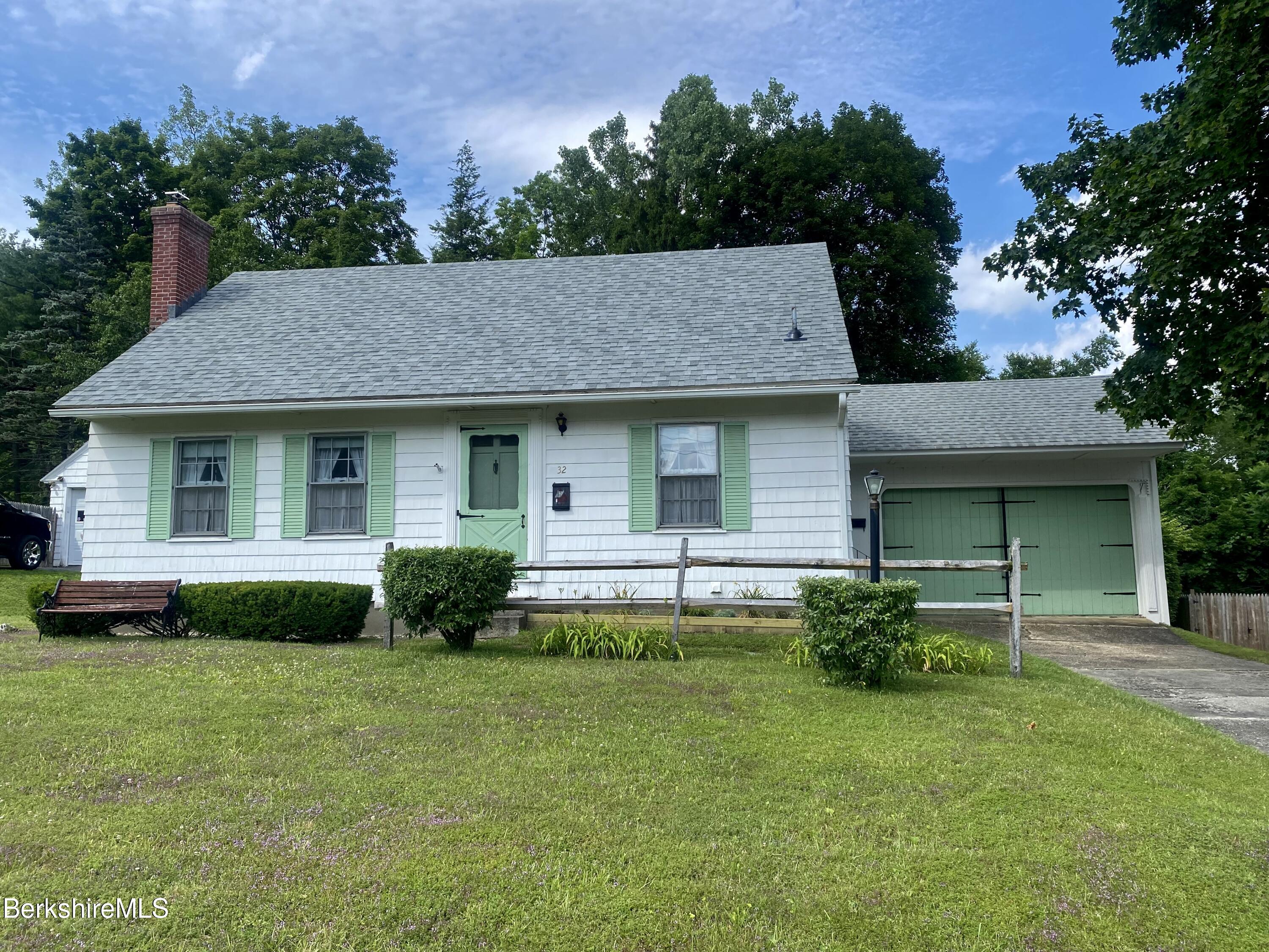 32 Velma Ave