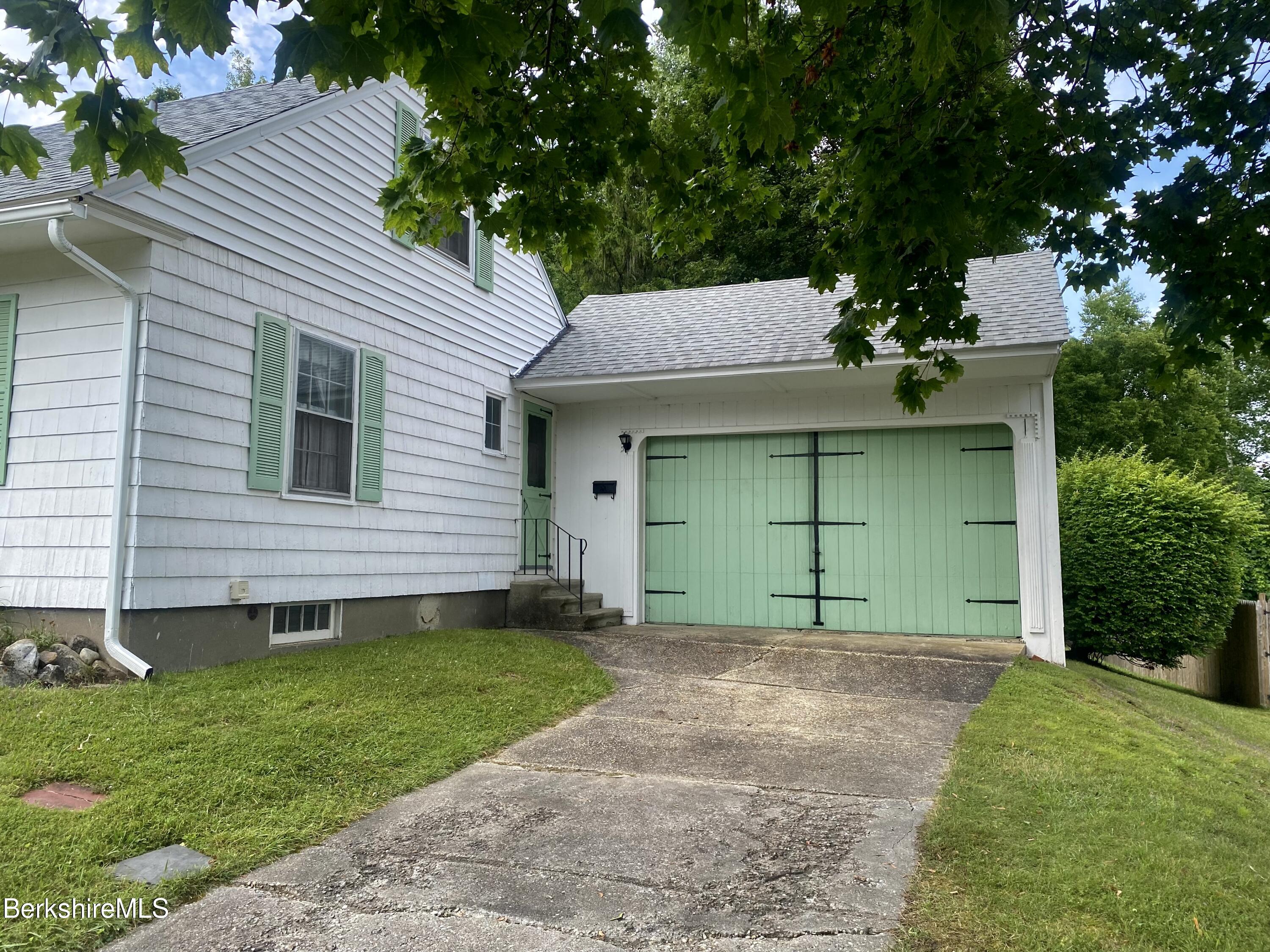 32 Velma Ave