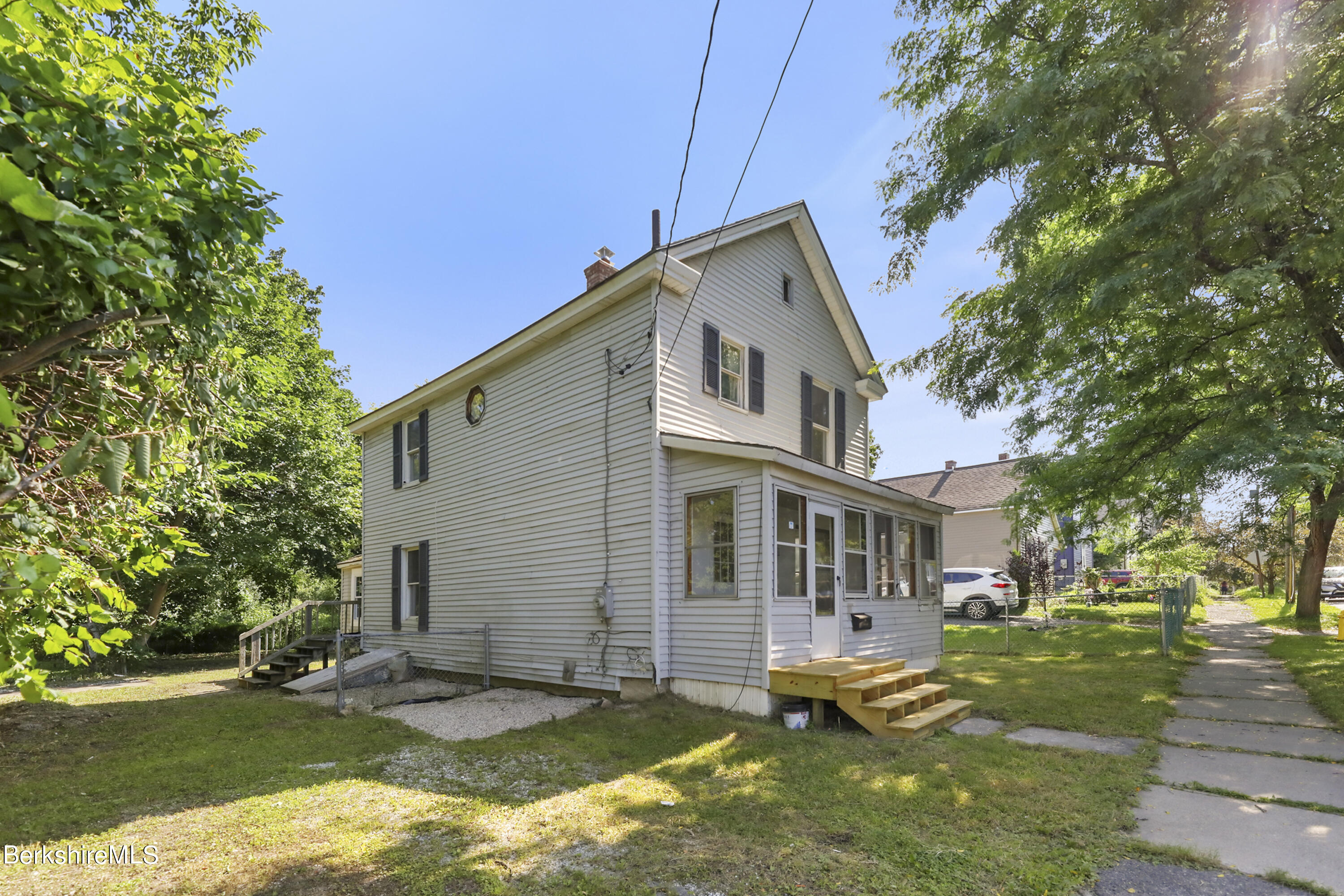 132 Danforth Ave