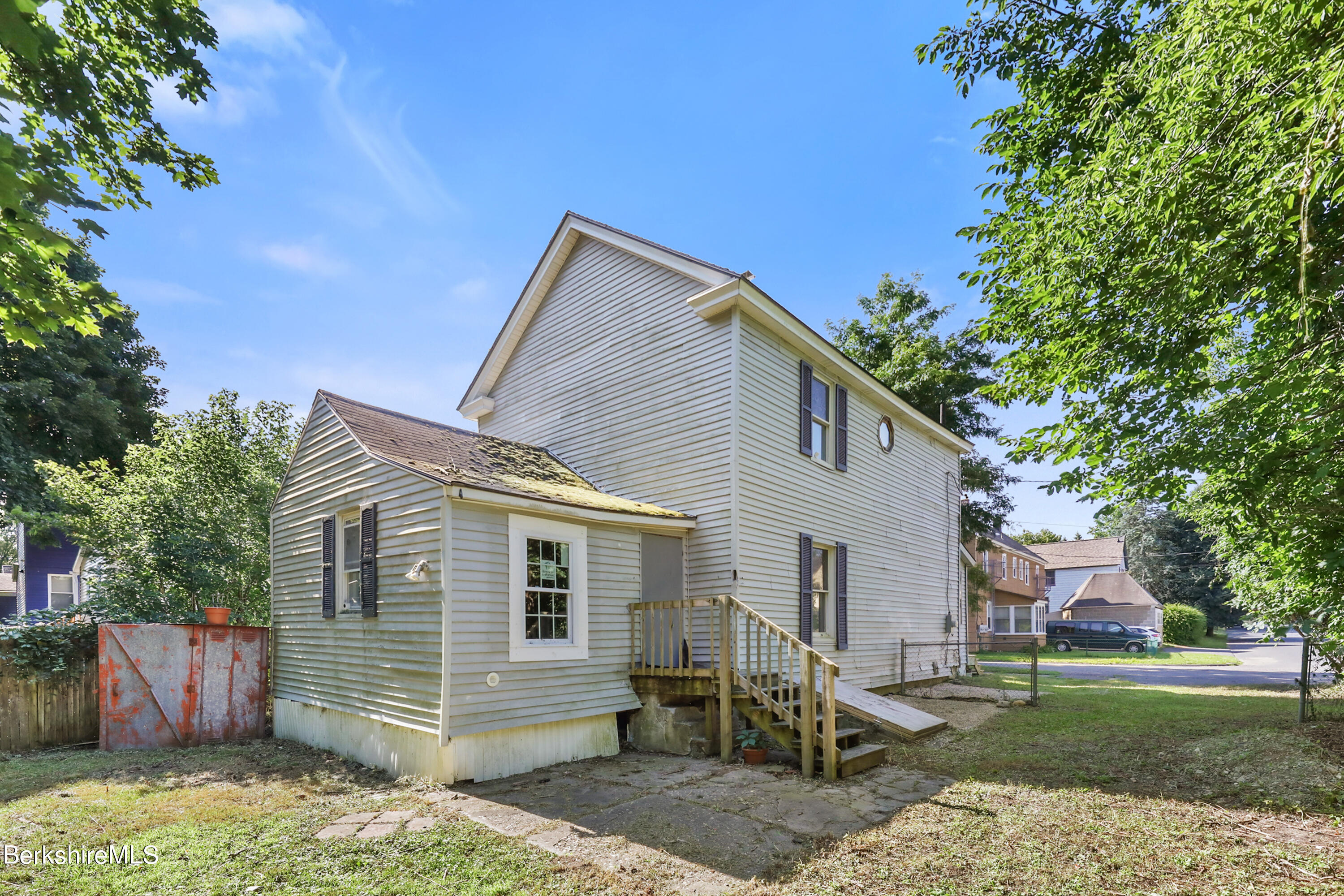 132 Danforth Ave