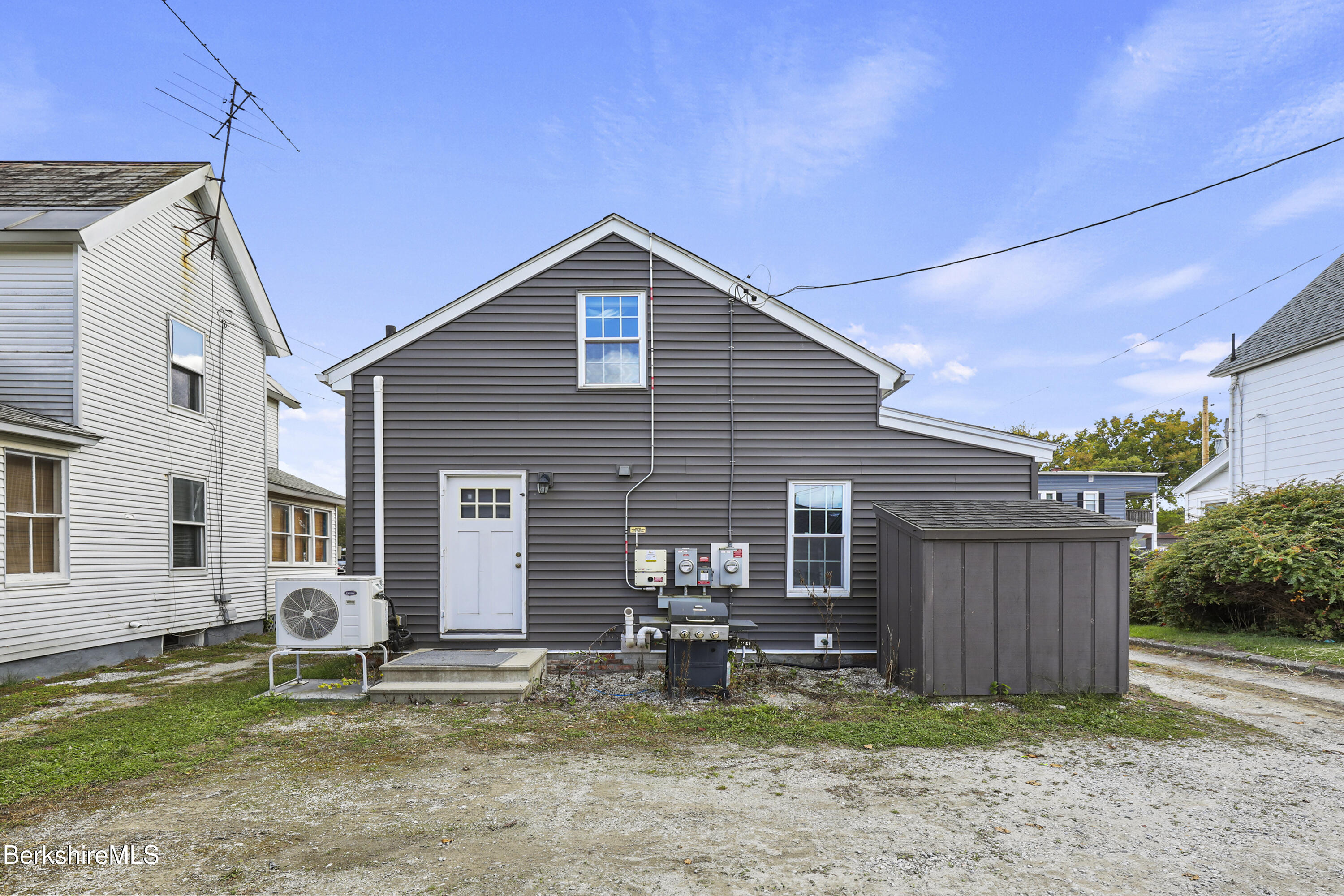 605 East St