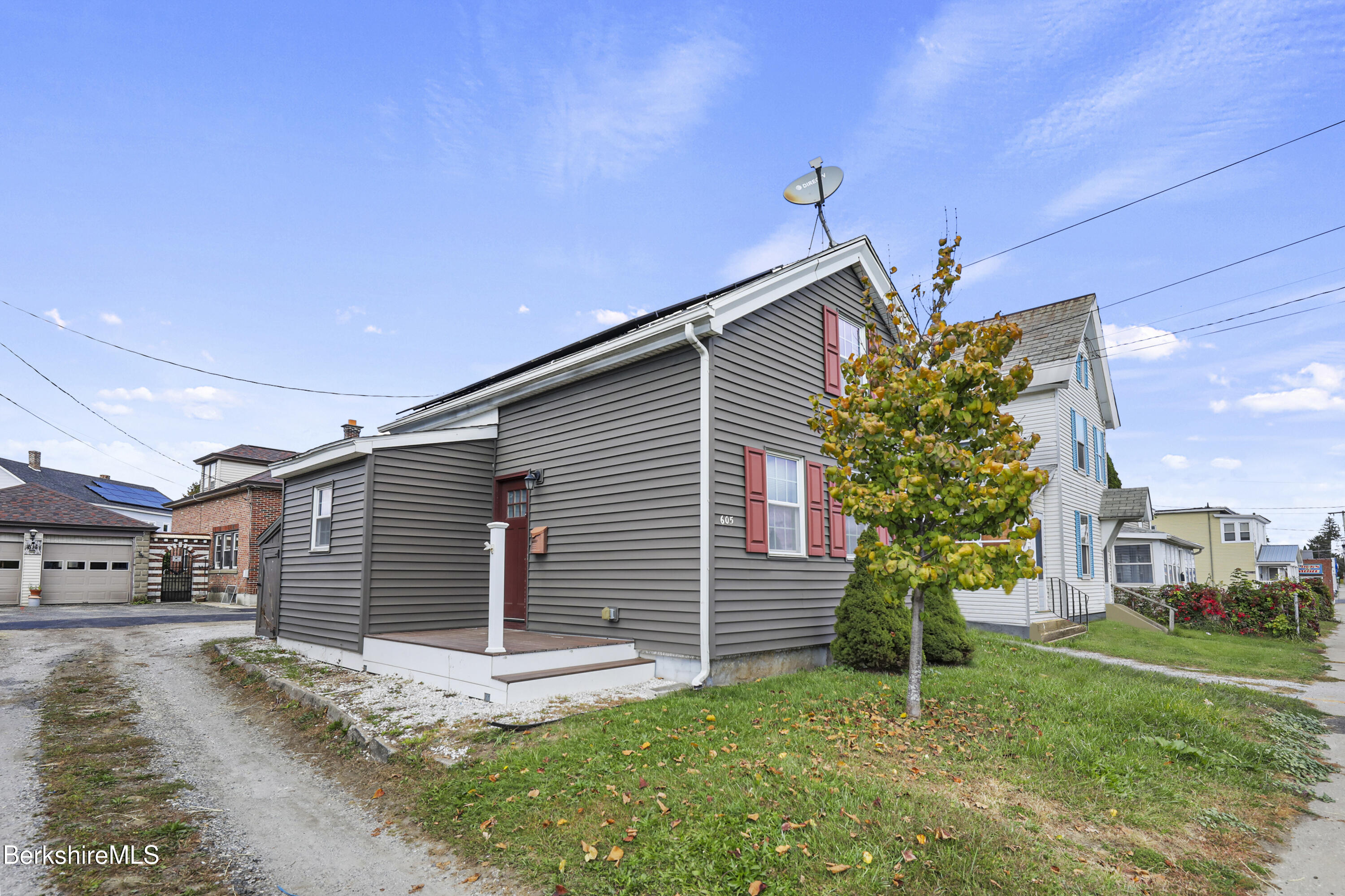 605 East St