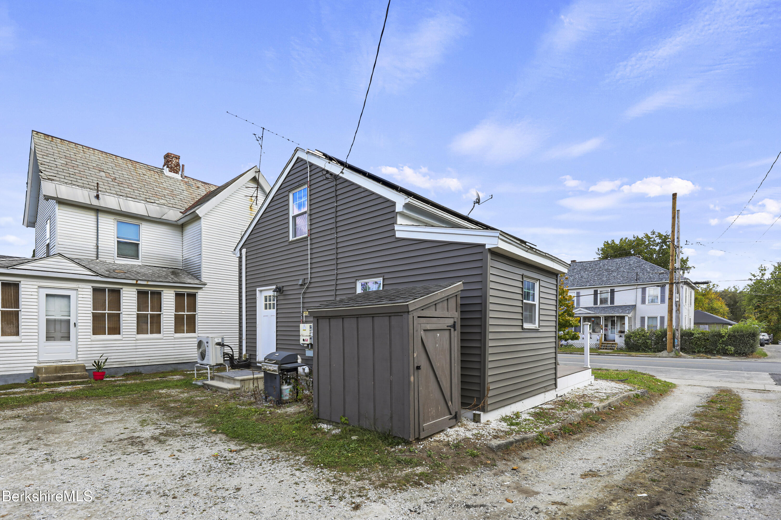 605 East St