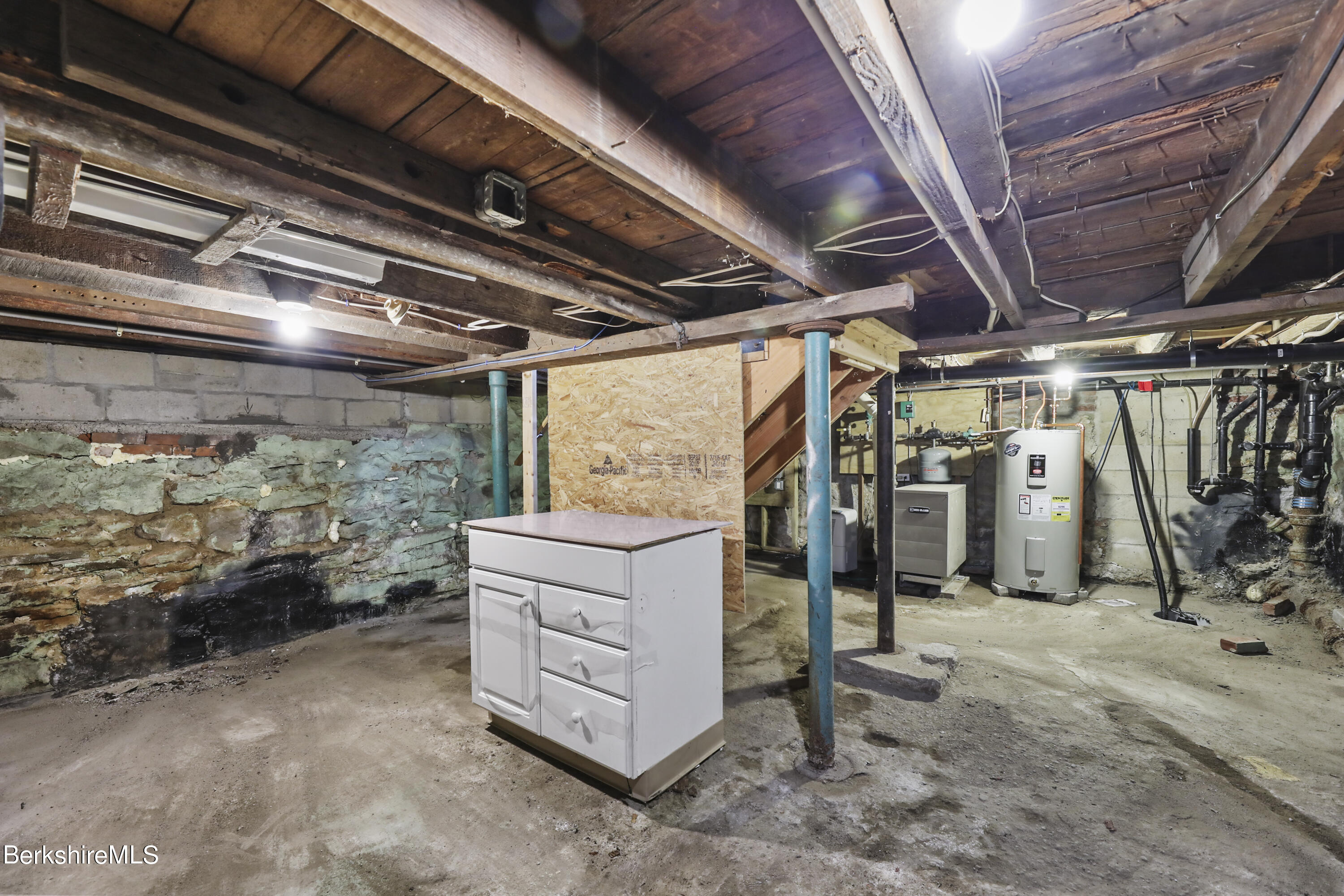 605 East St
