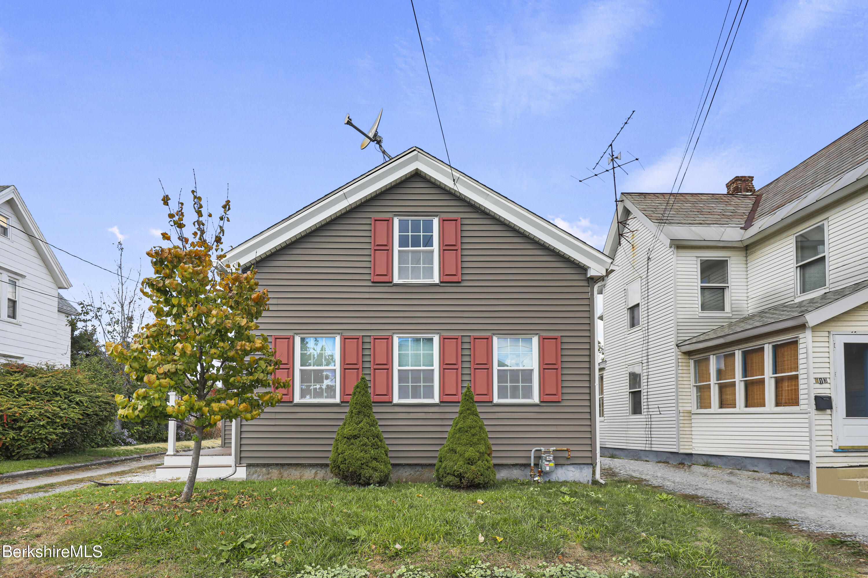 605 East St